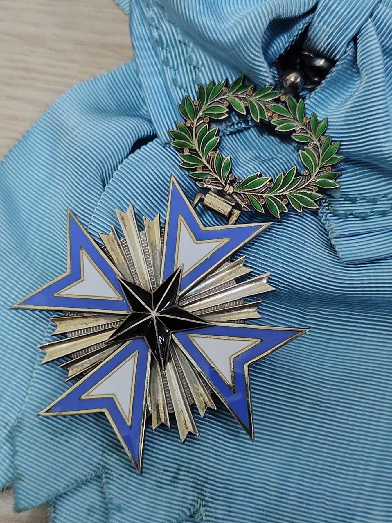 全场0元起拍 第124期 咸鱼国勋章拍卖专场 1月10日（周三）下午6：00开始 法属达荷美/贝宁共和国大十字级黑星勋章大绶 无盒