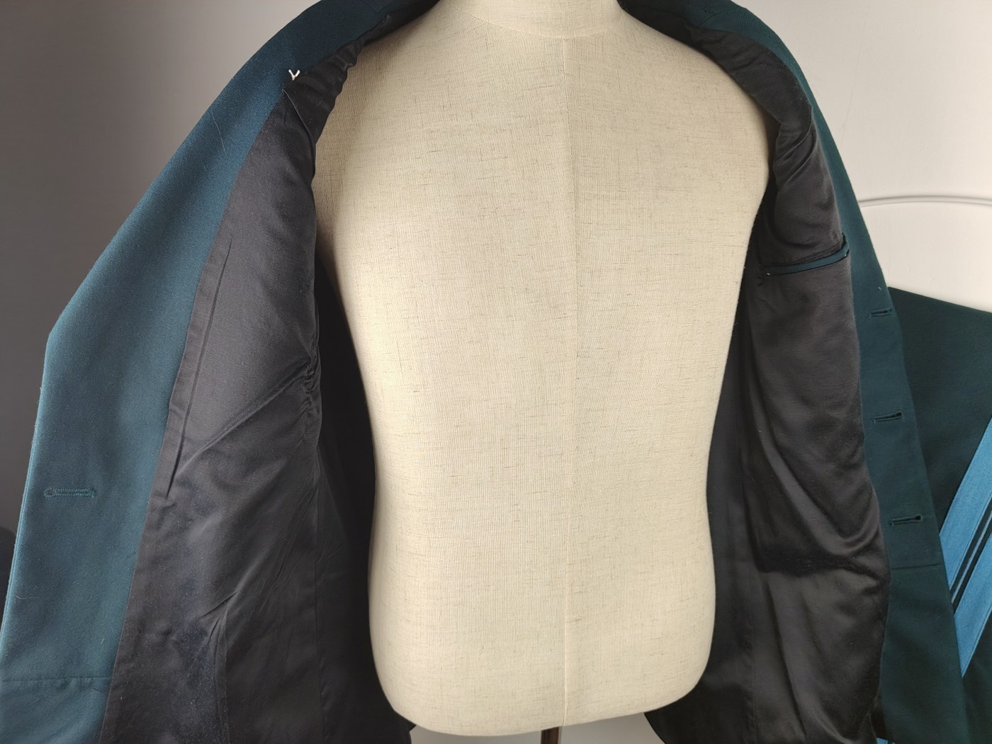 全场0元起拍 第124期 咸鱼国勋章拍卖专场 1月10日（周三）下午6：00开始 保加利亚 社会主义时期 空军上将礼服一套 胸围104 肩宽48 衣长82 袖长69腰围84 裤长120