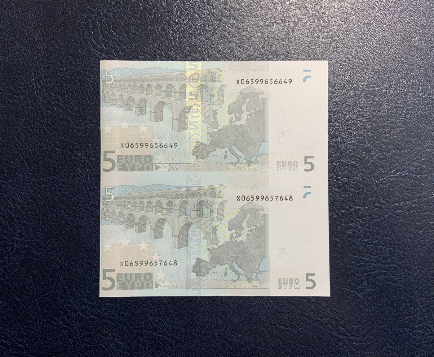 收藏联盟Quantum Auction 第317期拍卖  欧盟国家德国2002年5元两连体 品相UNC  稀少第一签 边角瑕疵