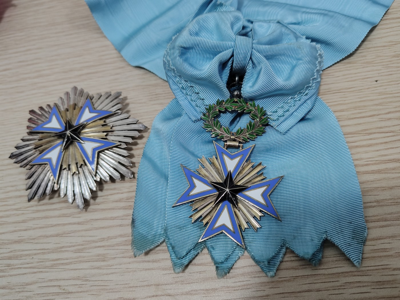 全场0元起拍 第124期 咸鱼国勋章拍卖专场 1月10日（周三）下午6：00开始 法属达荷美/贝宁共和国大十字级黑星勋章大绶 无盒