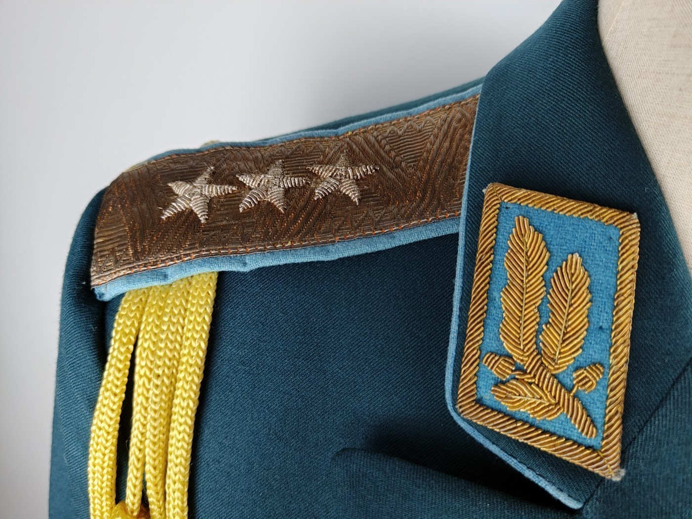 全场0元起拍 第124期 咸鱼国勋章拍卖专场 1月10日（周三）下午6：00开始 保加利亚 社会主义时期 空军上将礼服一套 胸围104 肩宽48 衣长82 袖长69腰围84 裤长120