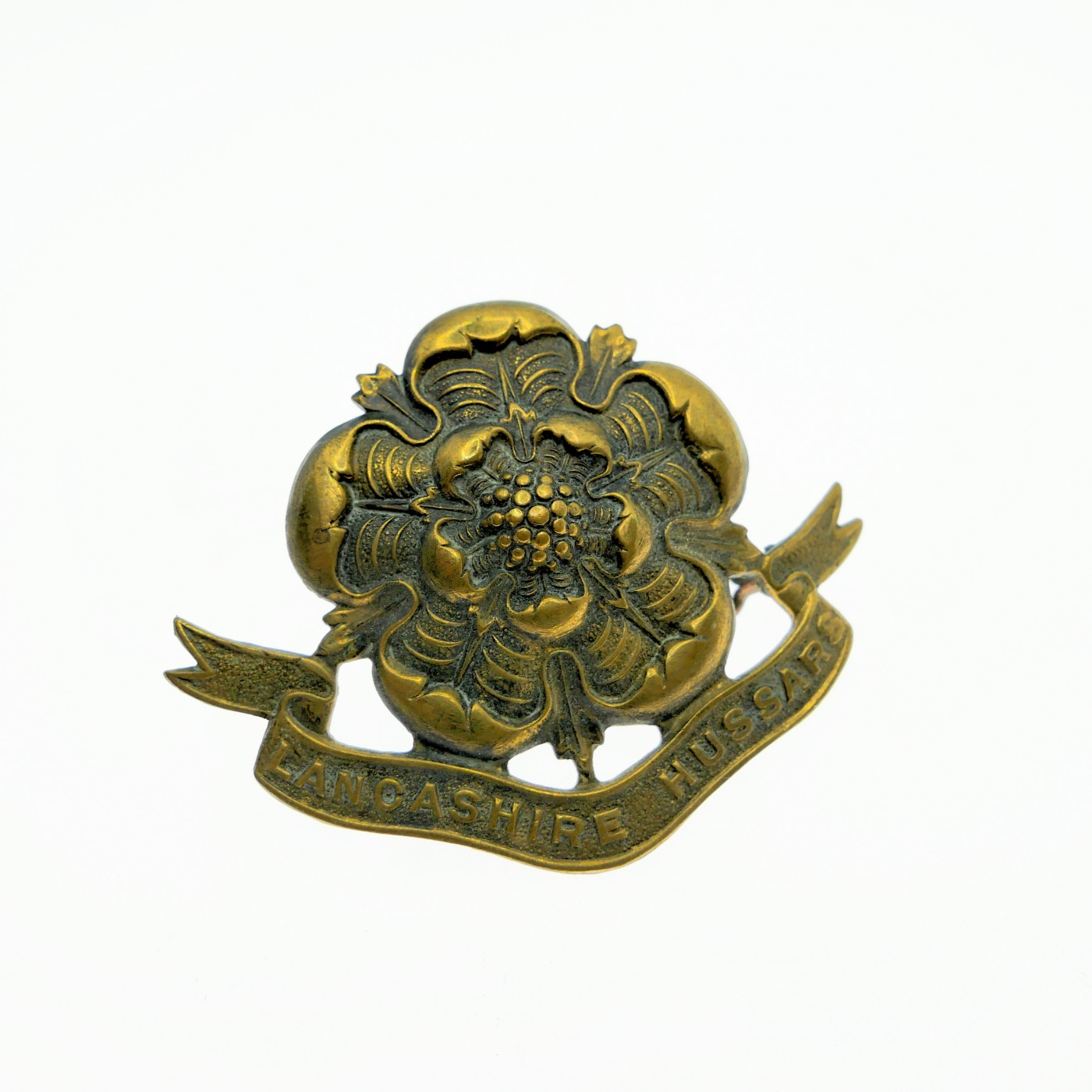 勋章奖章交易所1月13日拍卖 英国兰开夏郡骠骑兵团铜帽徽，1798年成立，参加过布尔战争，一战二战