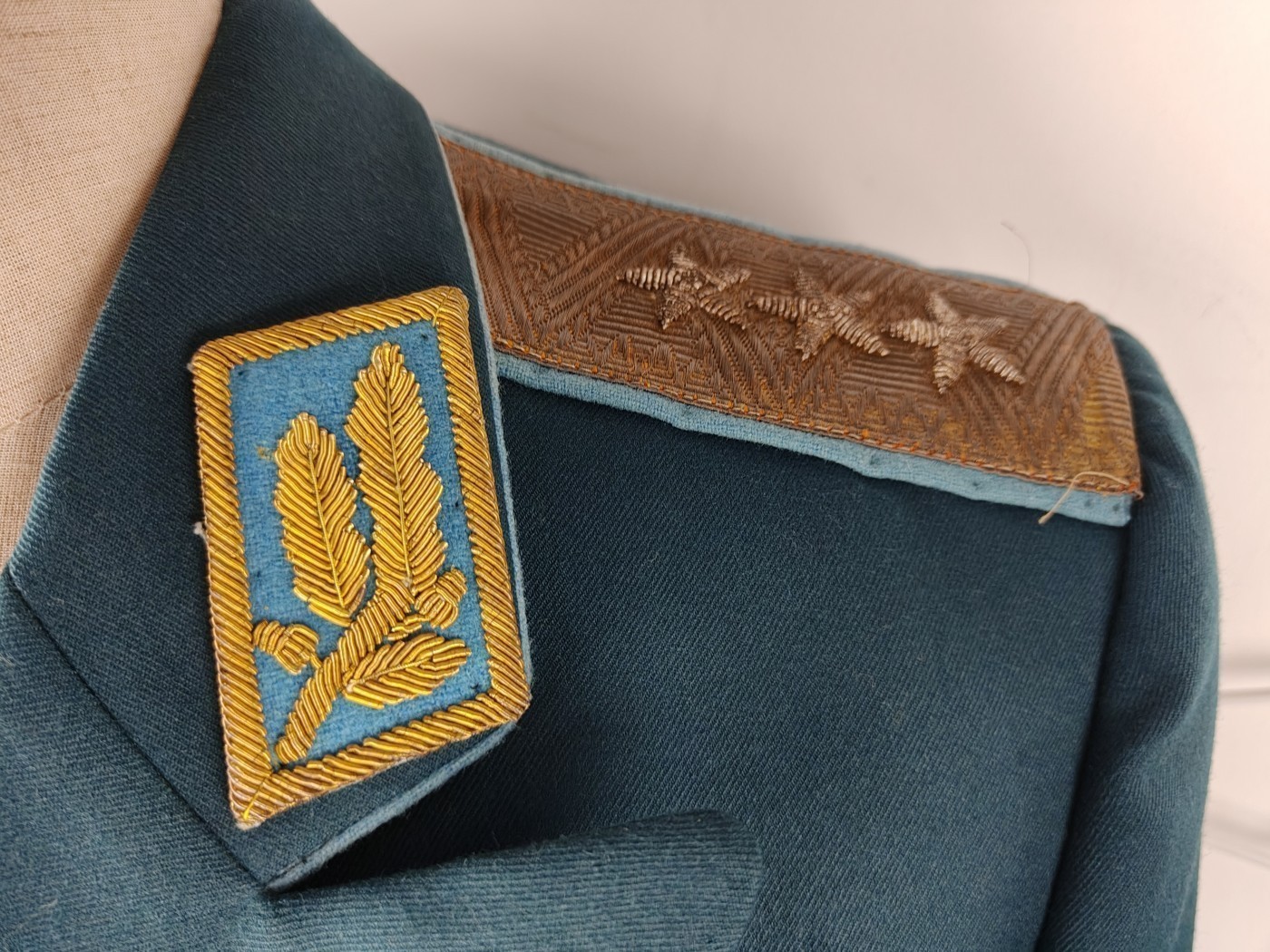 全场0元起拍 第124期 咸鱼国勋章拍卖专场 1月10日（周三）下午6：00开始 保加利亚 社会主义时期 空军上将礼服一套 胸围104 肩宽48 衣长82 袖长69腰围84 裤长120