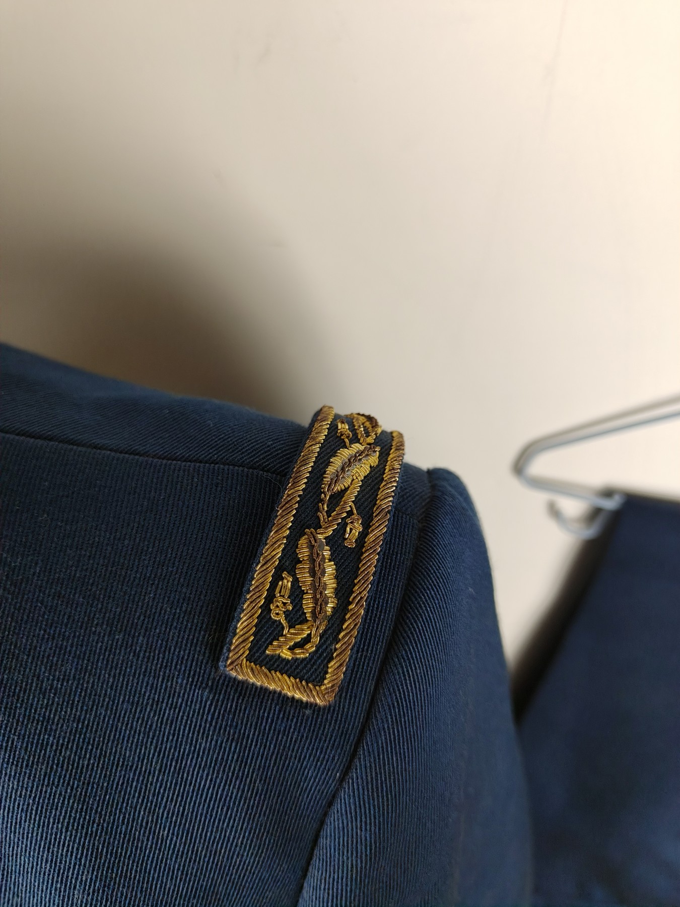 全场0元起拍 第124期 咸鱼国勋章拍卖专场 1月10日（周三）下午6：00开始 法军陆军中将早期蓝色礼服带略 衣裤无色差 胸围108 肩宽48 衣长79 袖长60 腰围88 裤长100