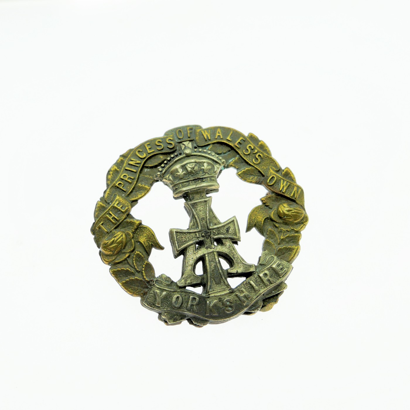 勋章奖章交易所1月13日拍卖 格林霍华德军团铜帽徽，又称威尔士王妃约克郡军团，英国一类步兵团，1688年成立，多片式结构