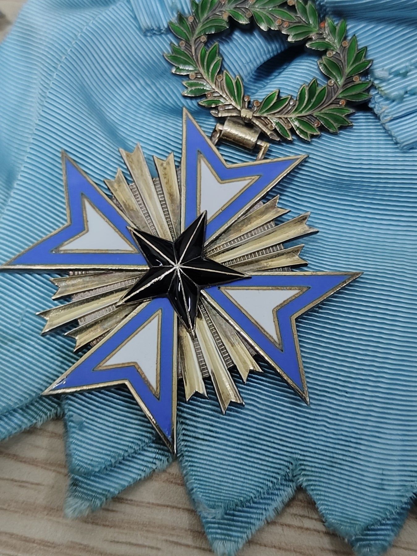 全场0元起拍 第124期 咸鱼国勋章拍卖专场 1月10日（周三）下午6：00开始 法属达荷美/贝宁共和国大十字级黑星勋章大绶 无盒