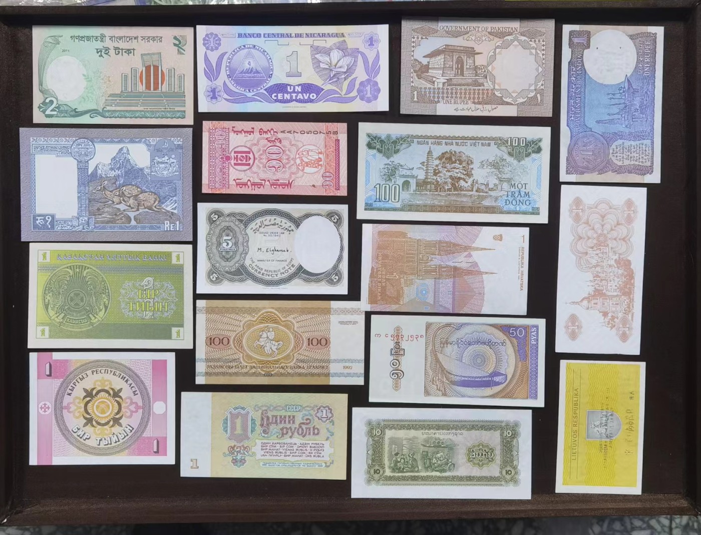 北京马甸外国币专卖微拍第114期，外国纸币专场，陆续上新，欢迎关注 散币之一，十七张