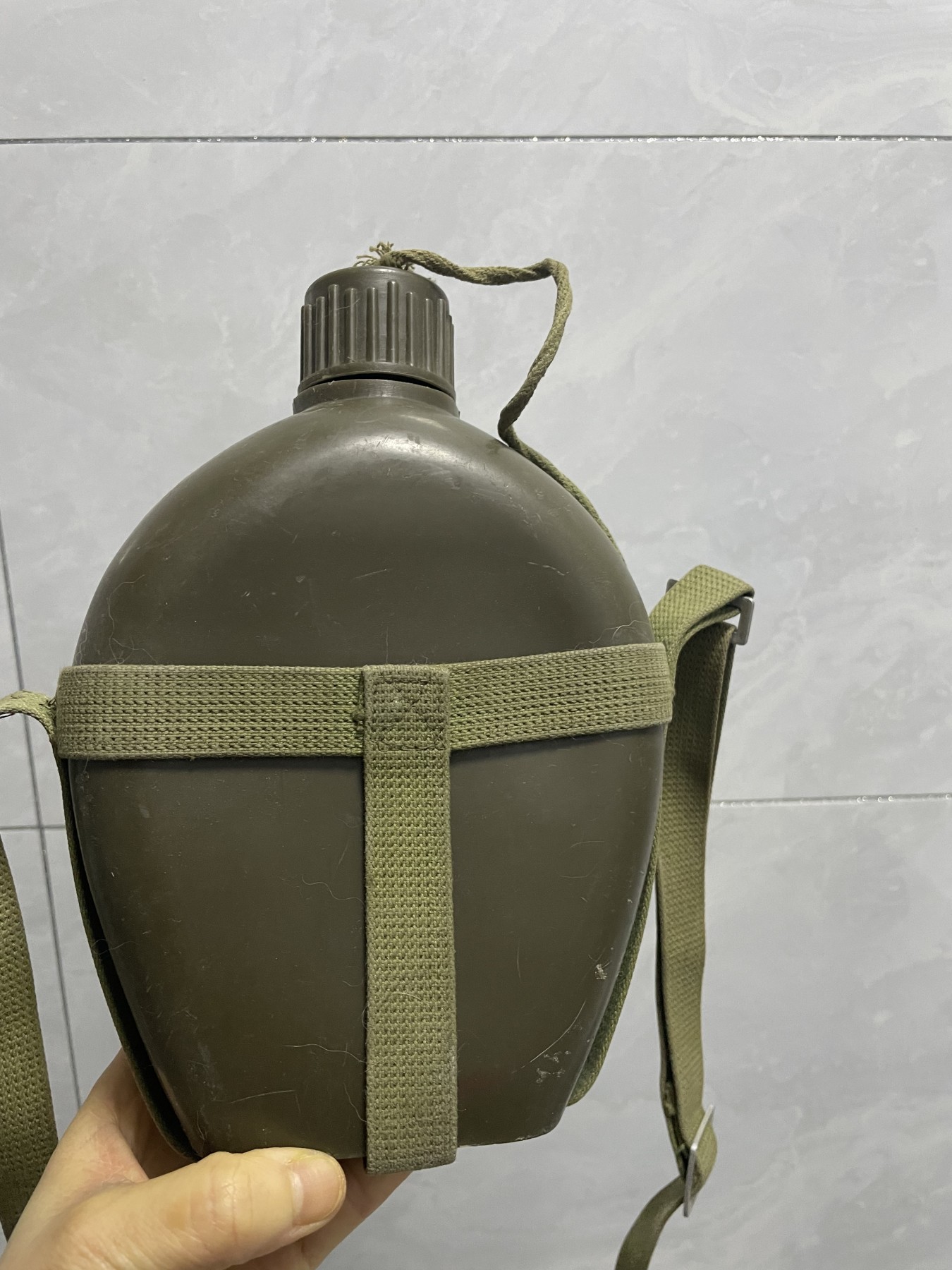 第21场钱币纸币小人书、连环画、瓷器专场 军用老水壶一件，特惠上传