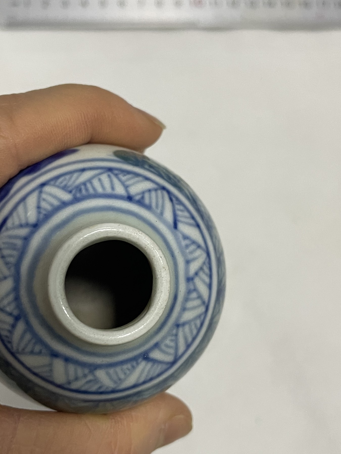 第21场钱币纸币小人书、连环画、瓷器专场 袖珍水盂一件，器皿独特，特惠上传