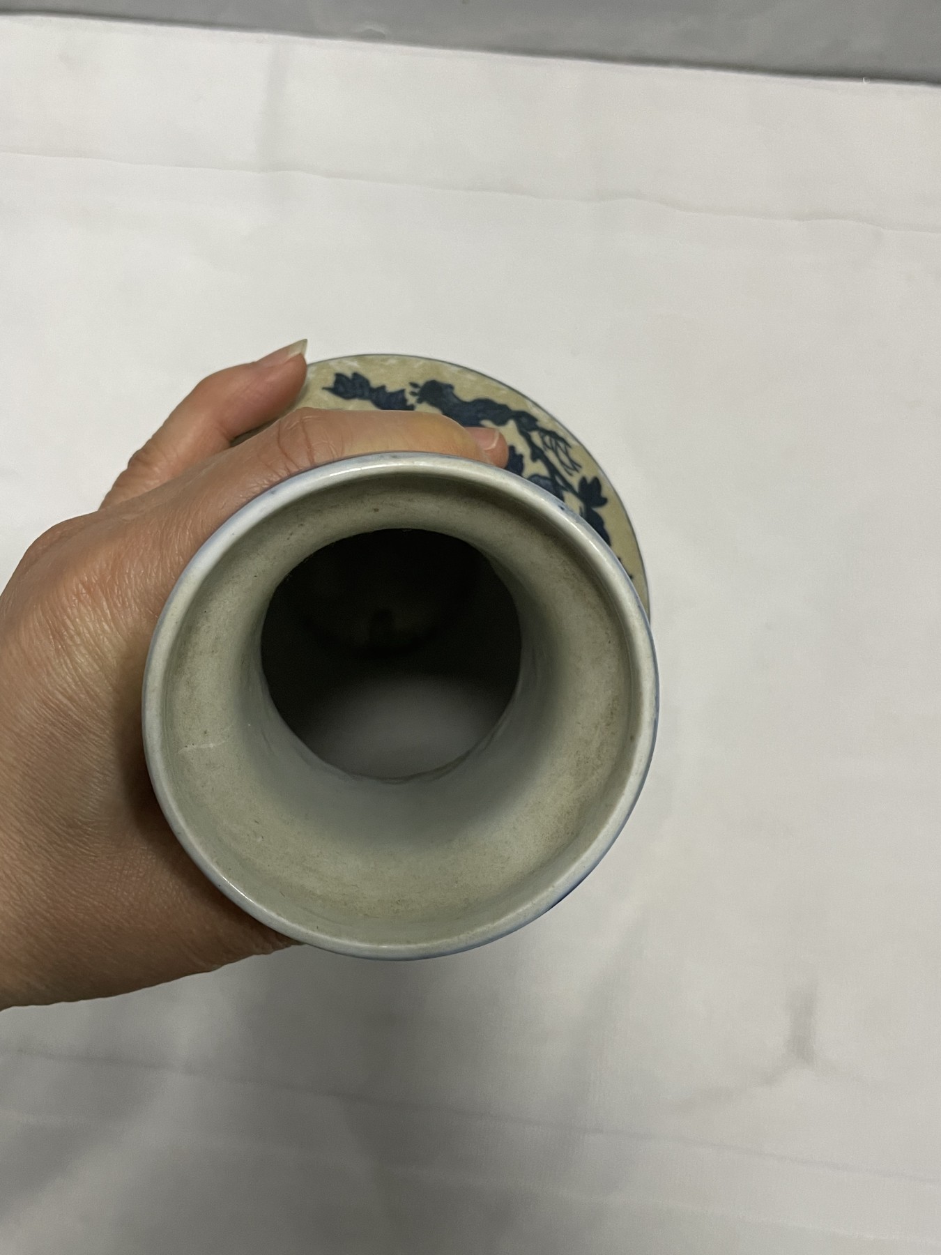 第21场钱币纸币小人书、连环画、瓷器专场 青花点缀瓶一件