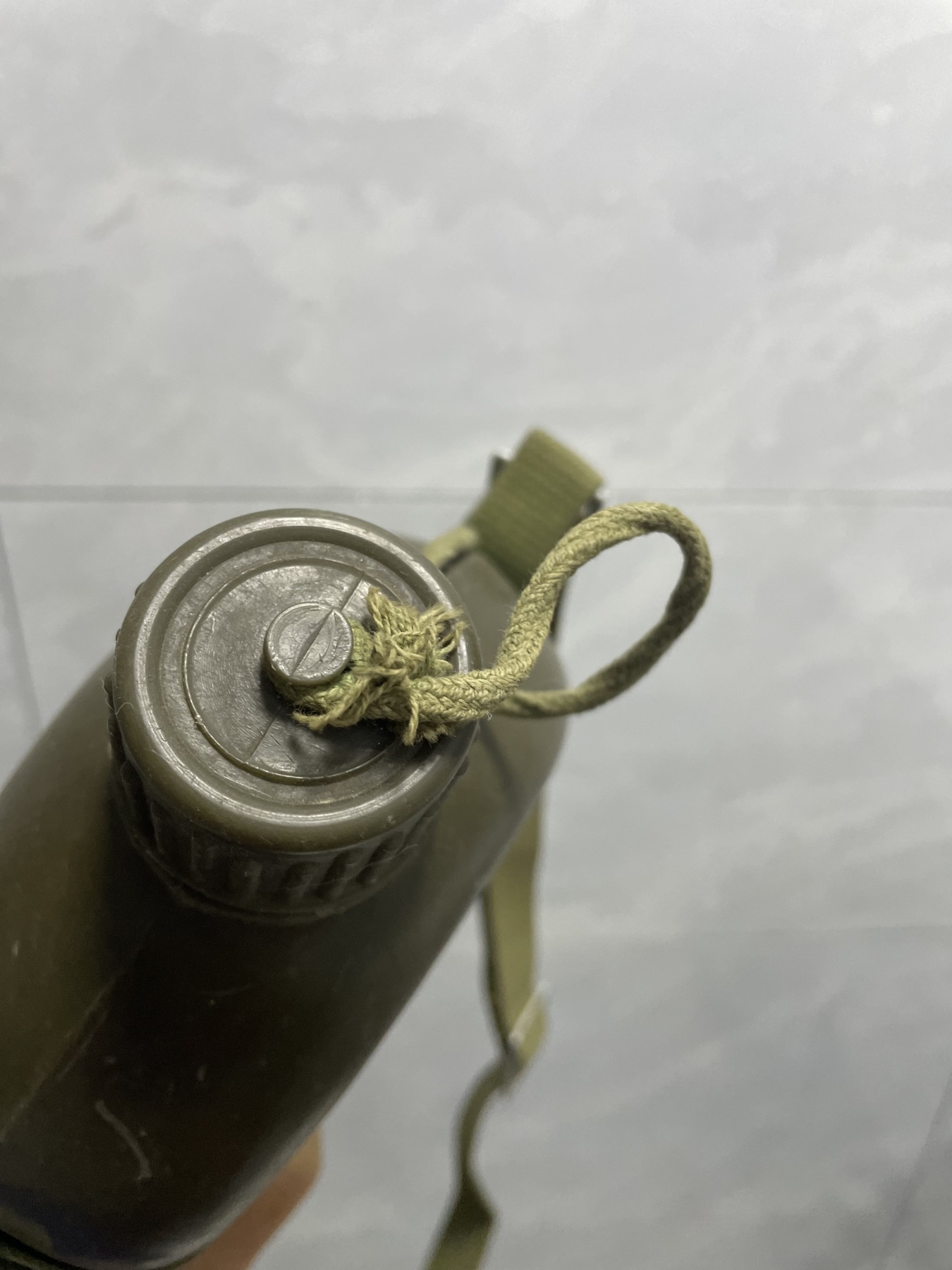 第21场钱币纸币小人书、连环画、瓷器专场 军用老水壶一件，特惠上传