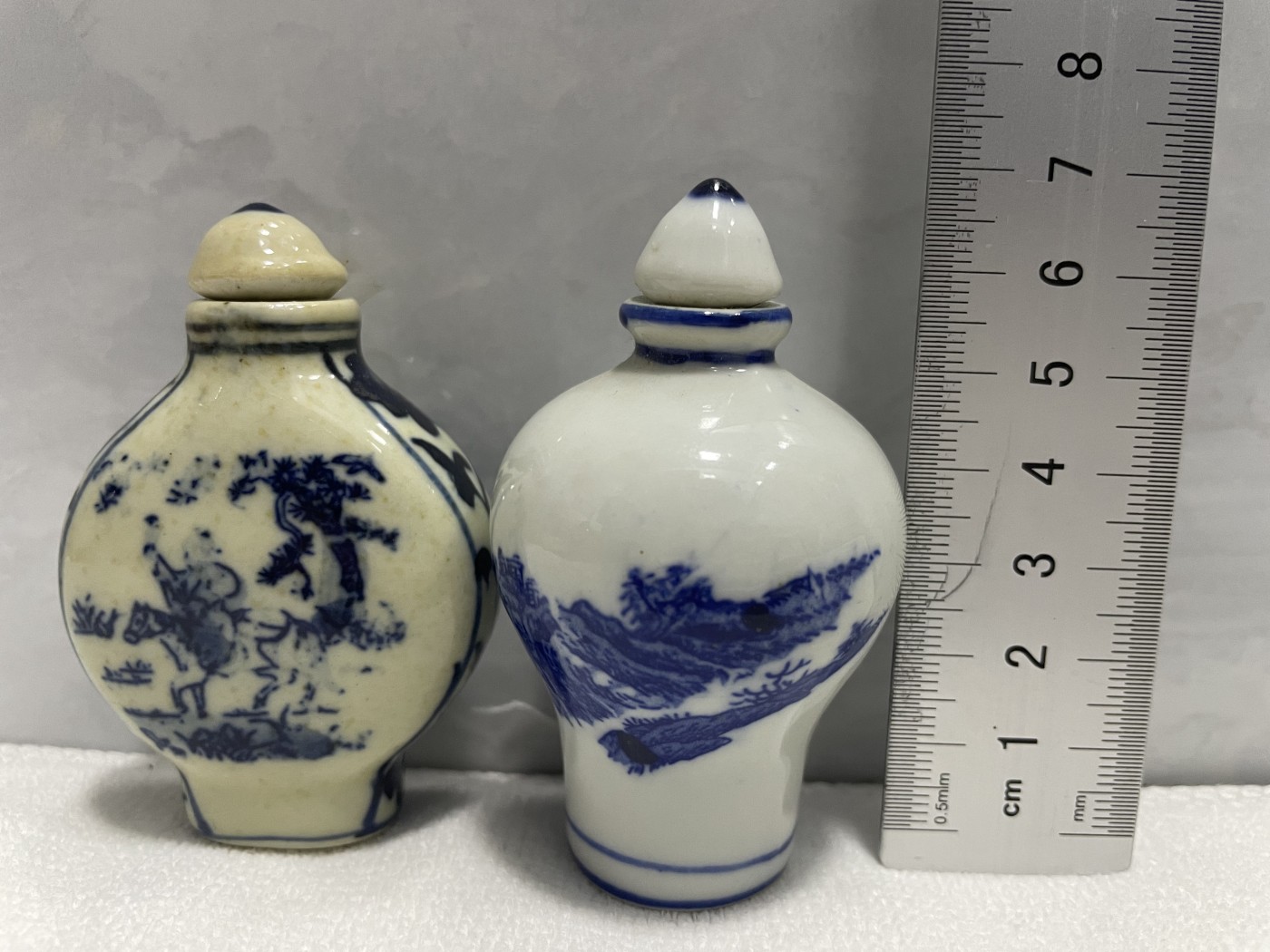 第21场钱币纸币小人书、连环画、瓷器专场 鼻烟壶两件合拍，特惠上传