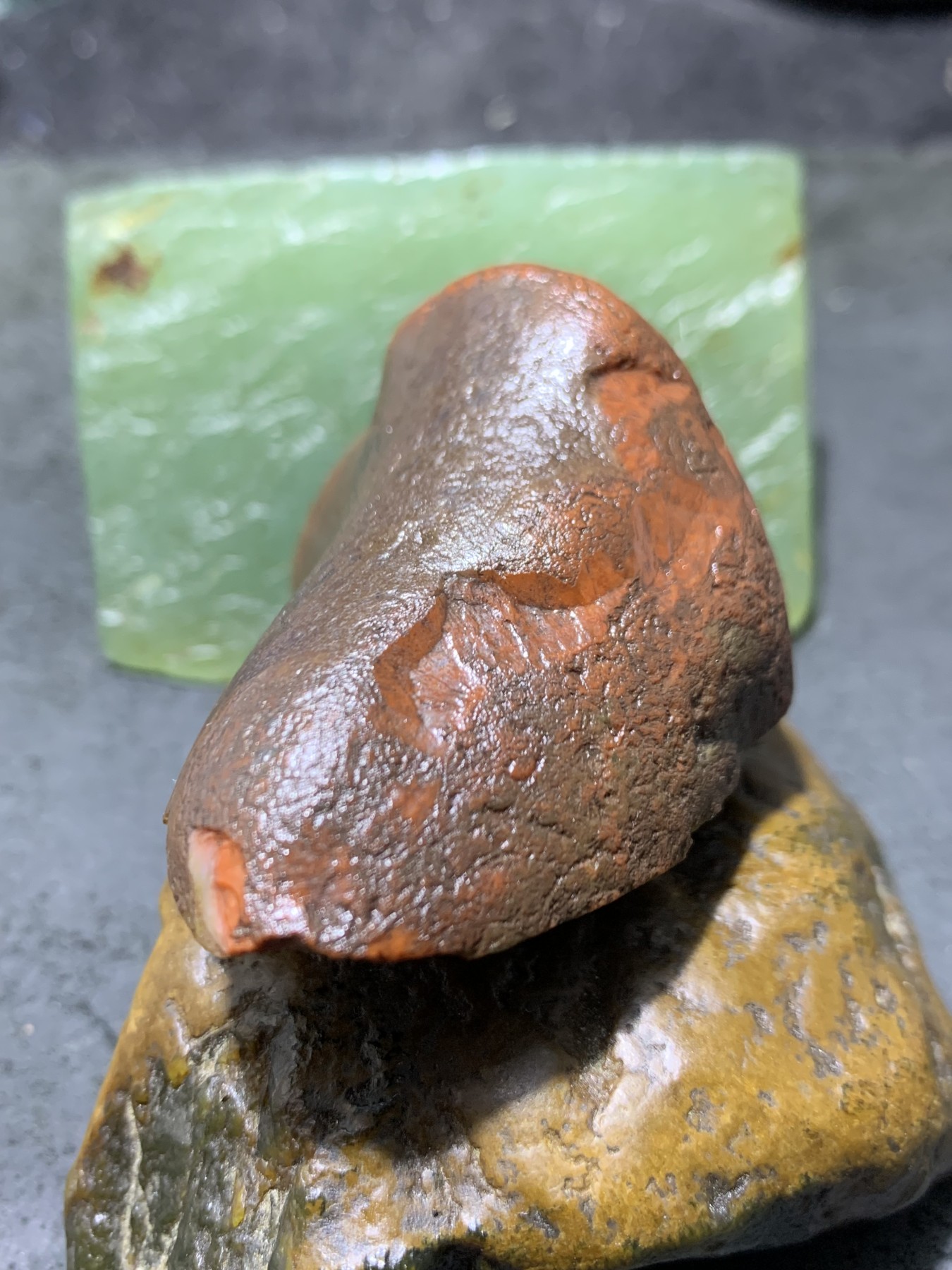 精美原皮冰飘开口料南红玛瑙原石一颗，