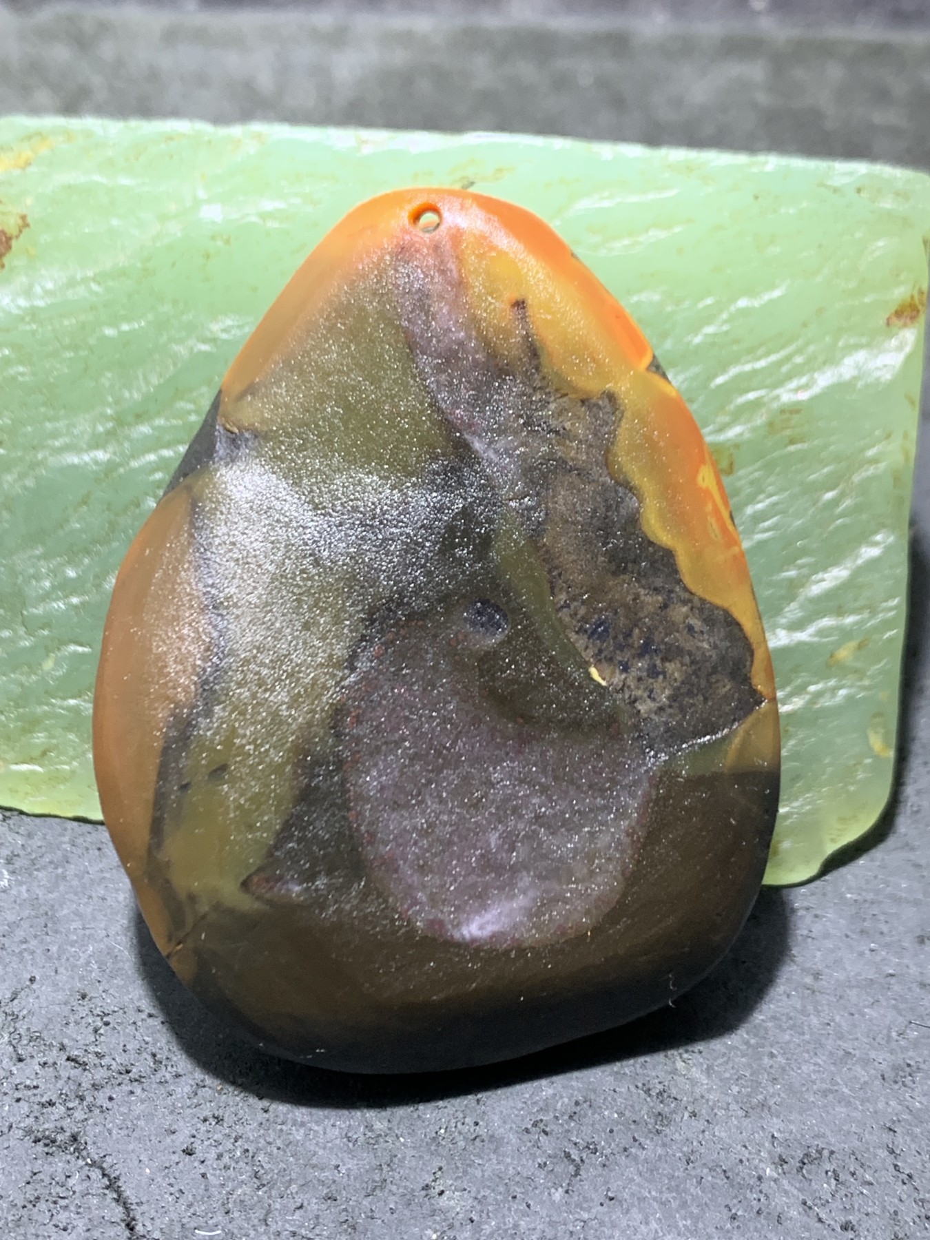 精美亚光冰飘原皮战国红玛瑙手工俏色巧雕太极鼠来宝随形吊坠一个