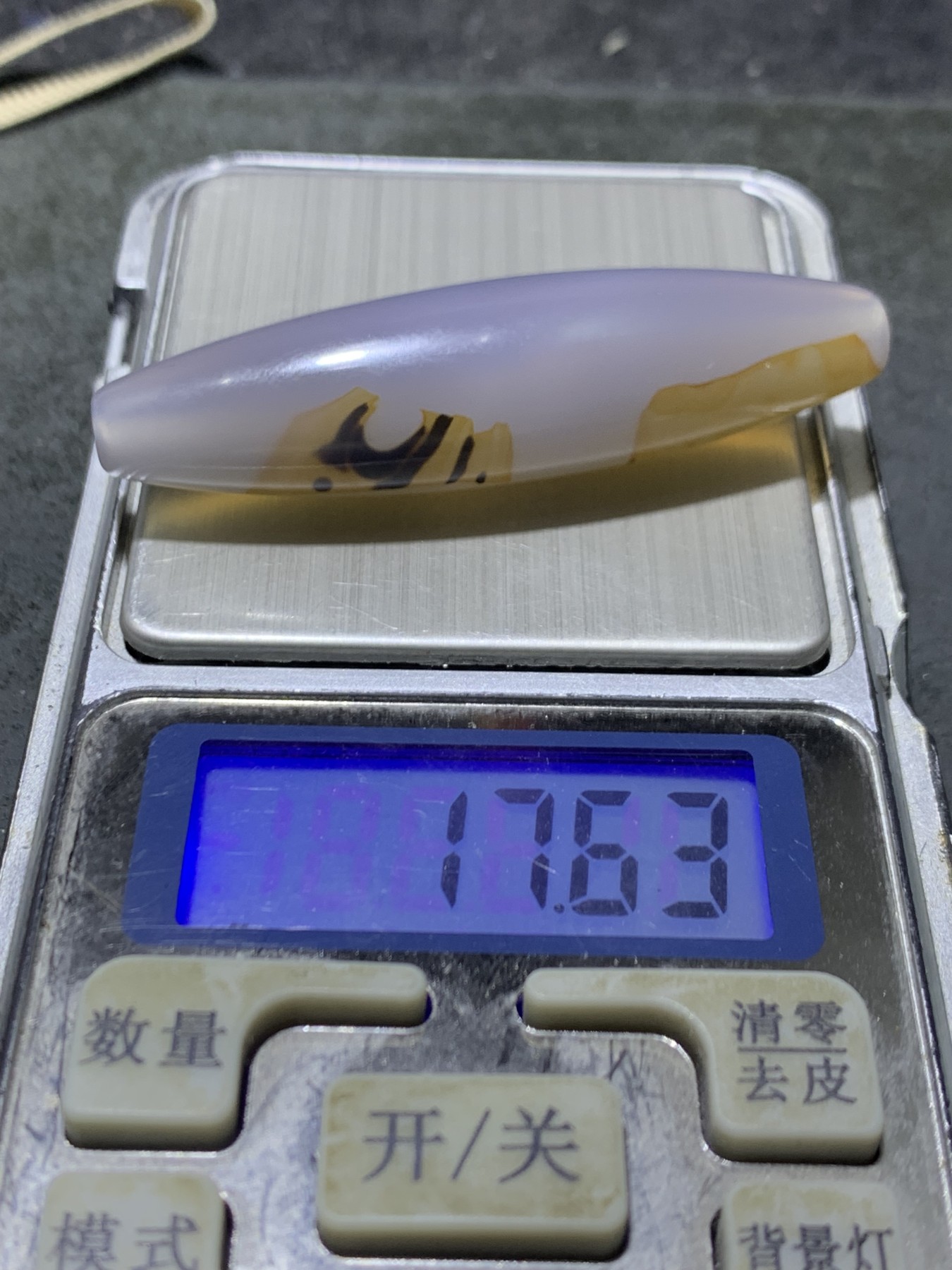 精美高玉化巴西玛瑙随形桶珠一个，