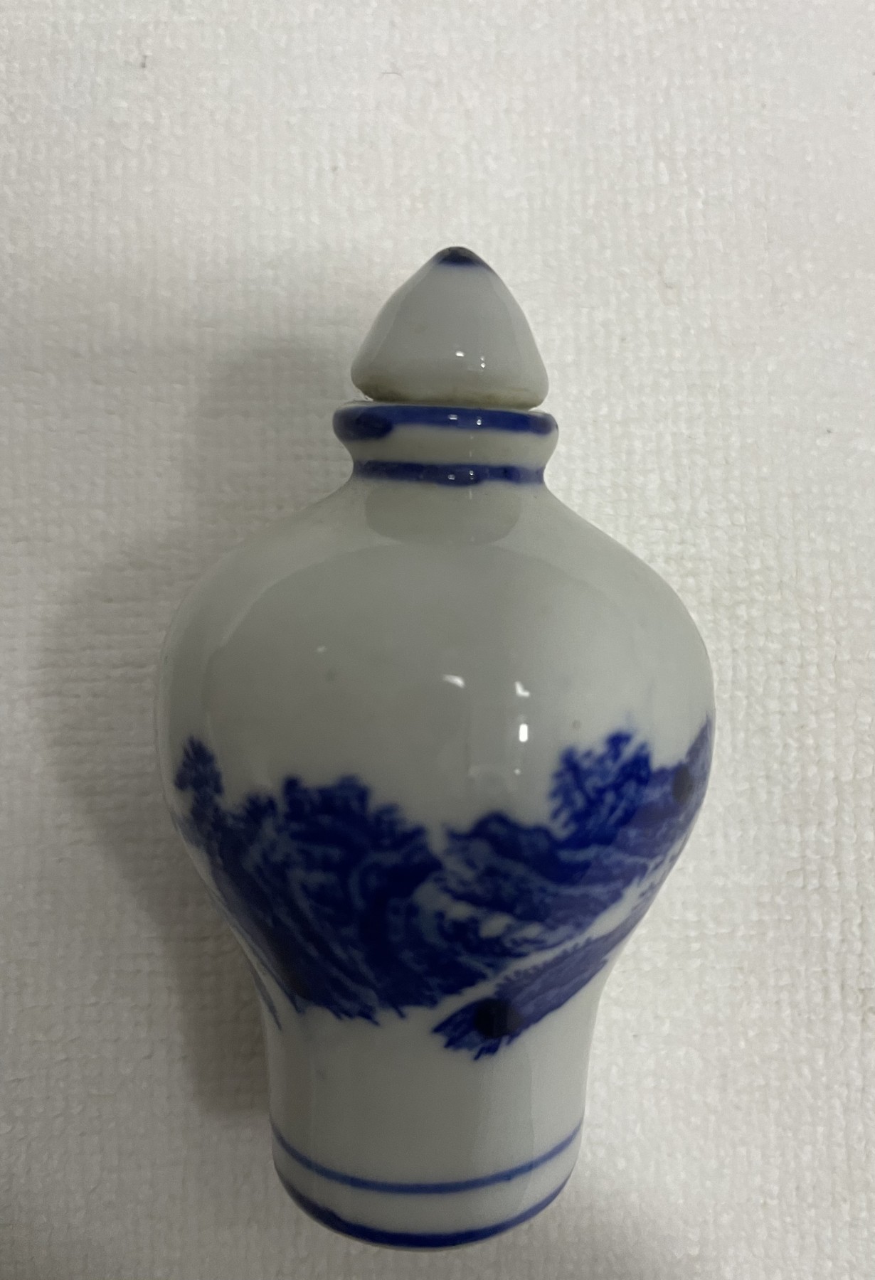第21场钱币纸币小人书、连环画、瓷器专场 鼻烟壶两件合拍，特惠上传