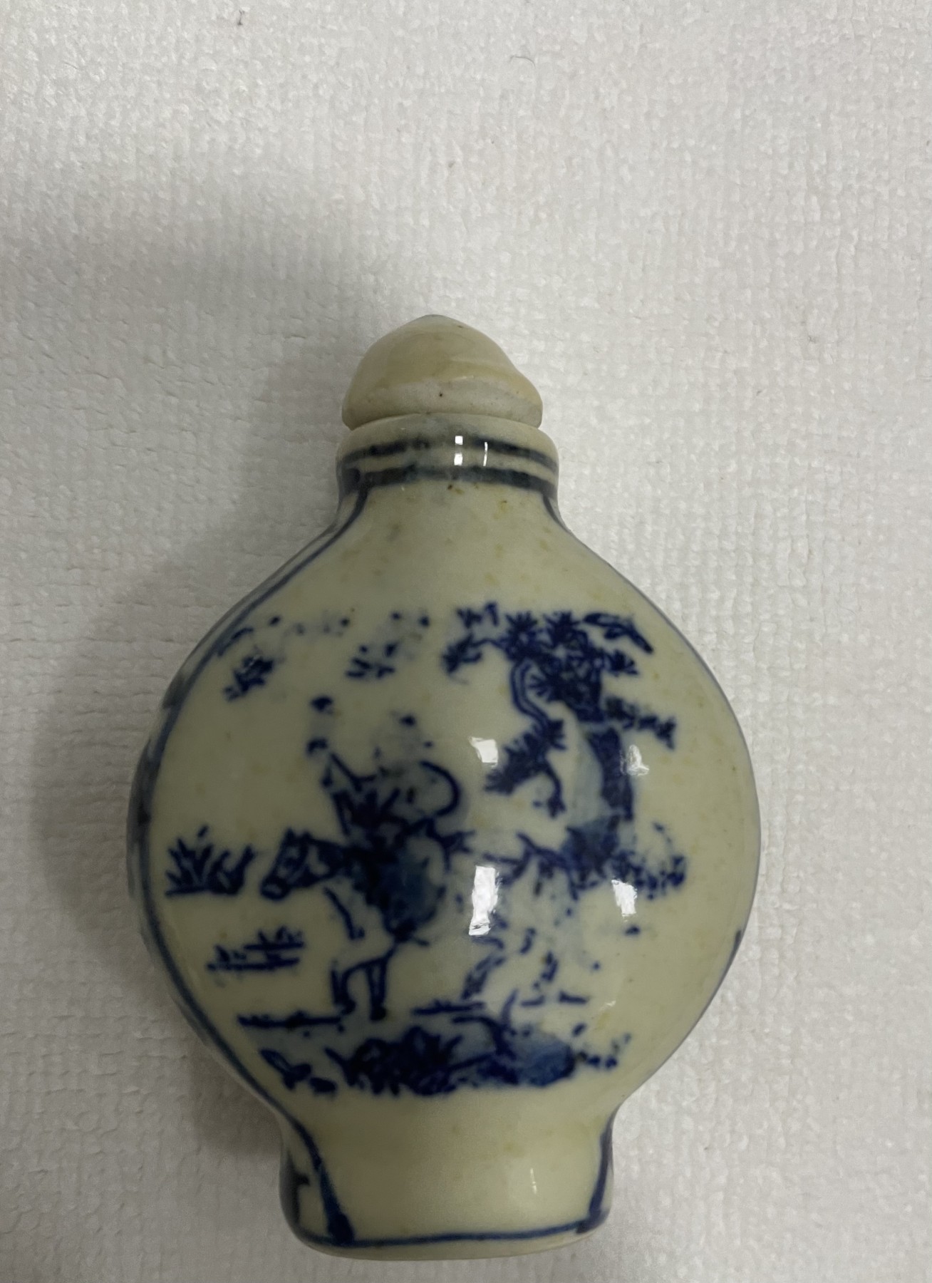 第21场钱币纸币小人书、连环画、瓷器专场 鼻烟壶两件合拍，特惠上传