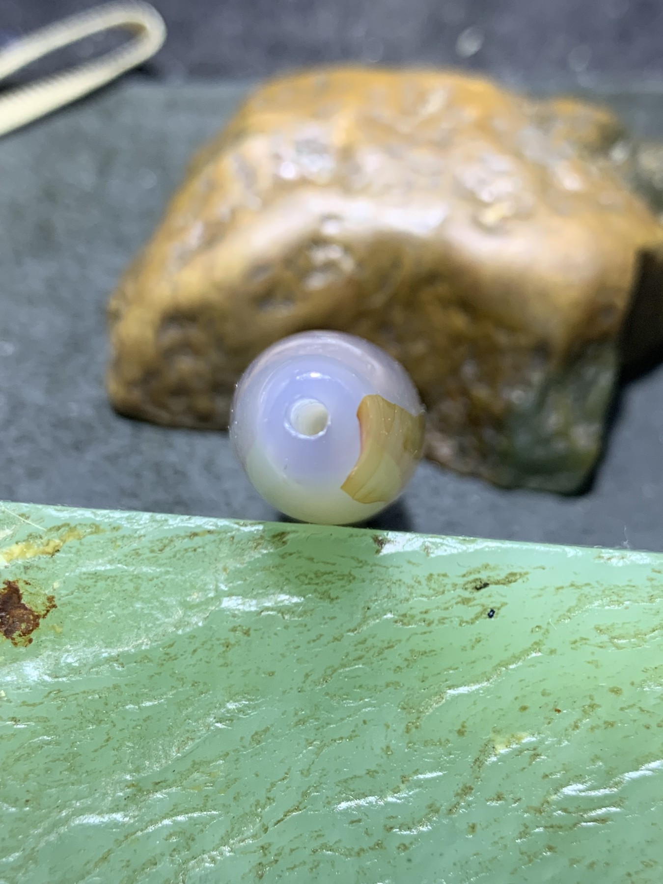 精美高玉化巴西玛瑙随形桶珠一个，
