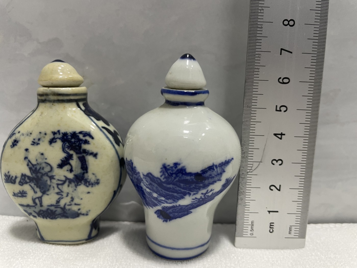 第21场钱币纸币小人书、连环画、瓷器专场 鼻烟壶两件合拍，特惠上传