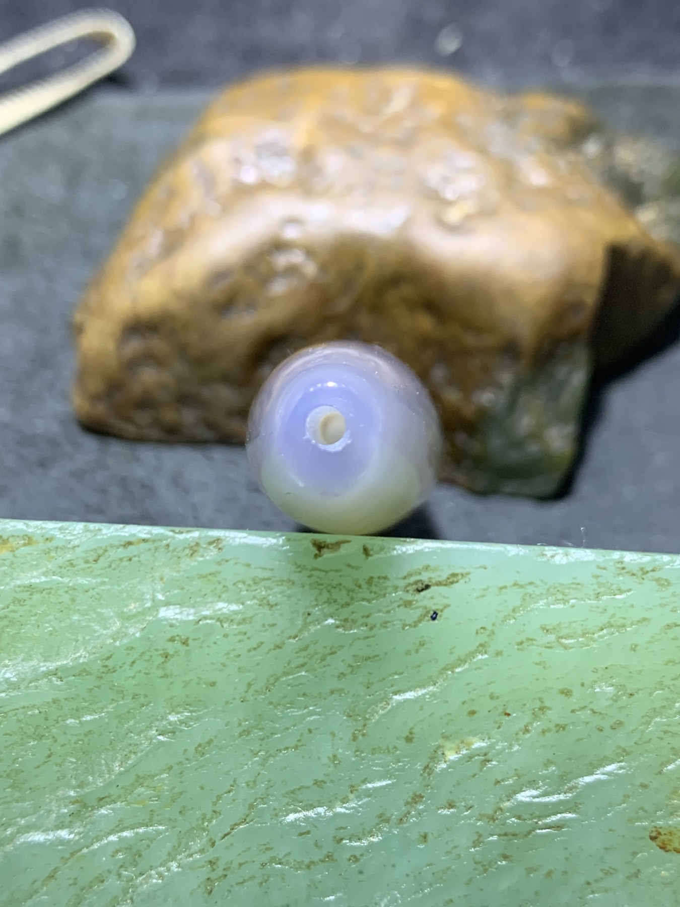 精美高玉化巴西玛瑙随形桶珠一个，