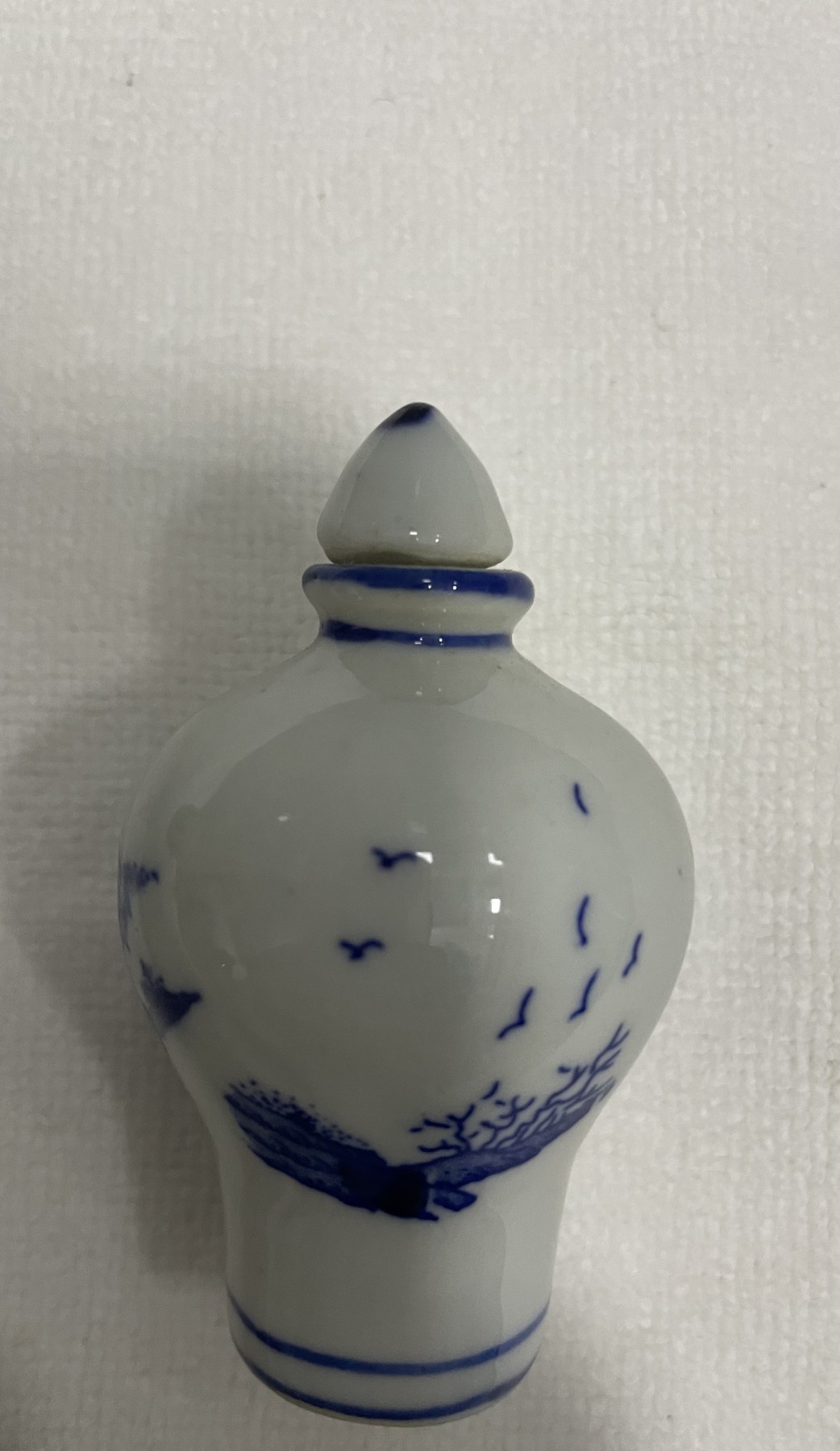 第21场钱币纸币小人书、连环画、瓷器专场 鼻烟壶两件合拍，特惠上传