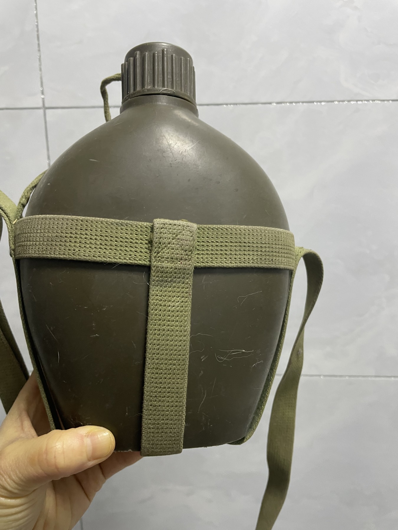 第21场钱币纸币小人书、连环画、瓷器专场 军用老水壶一件，特惠上传