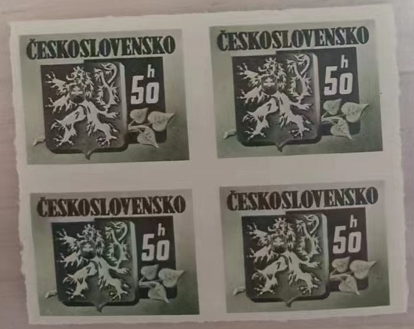 有故事的邮票 —— 捷克斯洛伐克共和国，1945年国徽（盾形纹章）无齿邮票，四方联9全，新   （店内编号22）