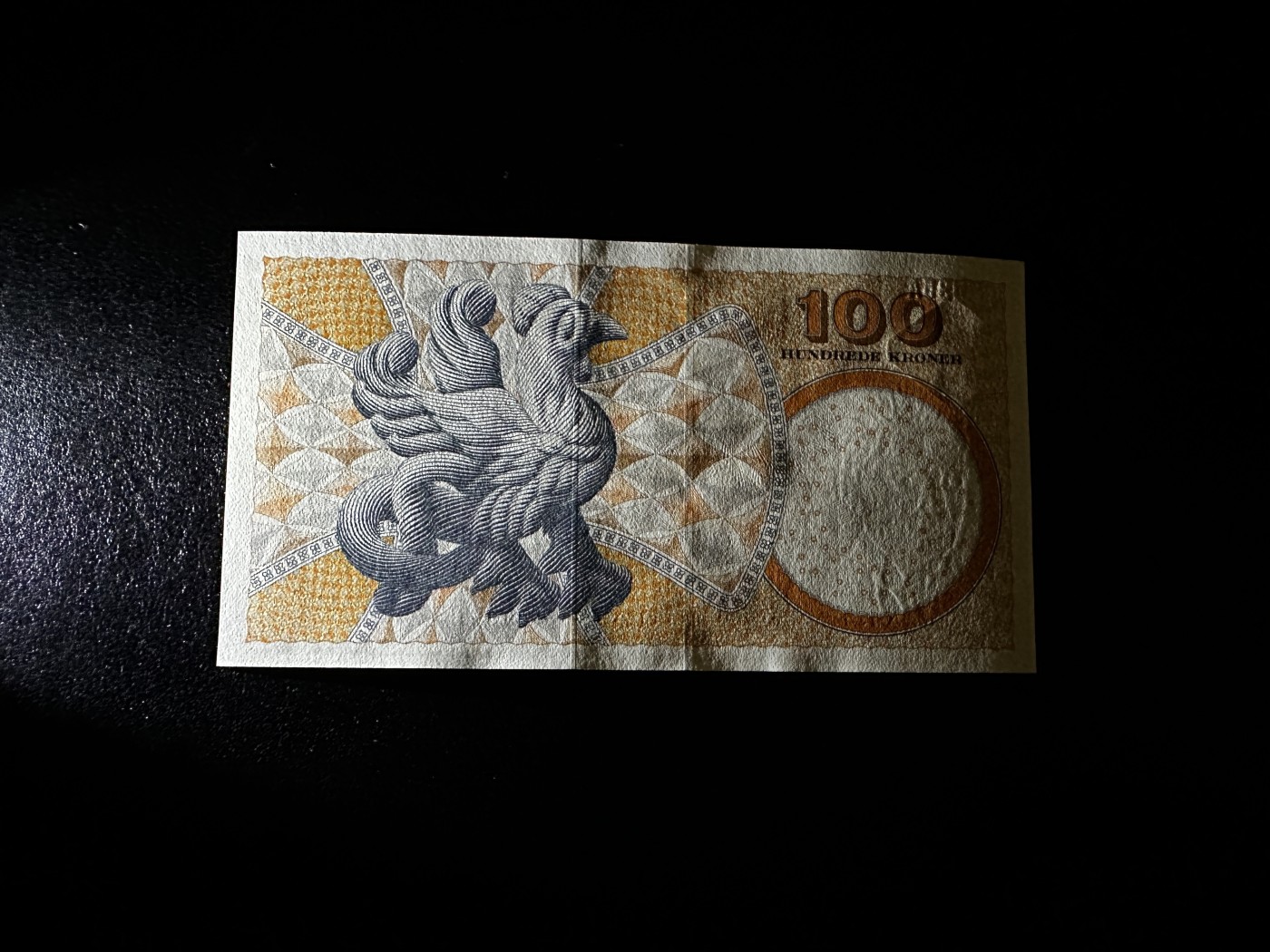 《外钞收藏家》第三百二十九期 丹麦浮雕版100克朗 全新UNC