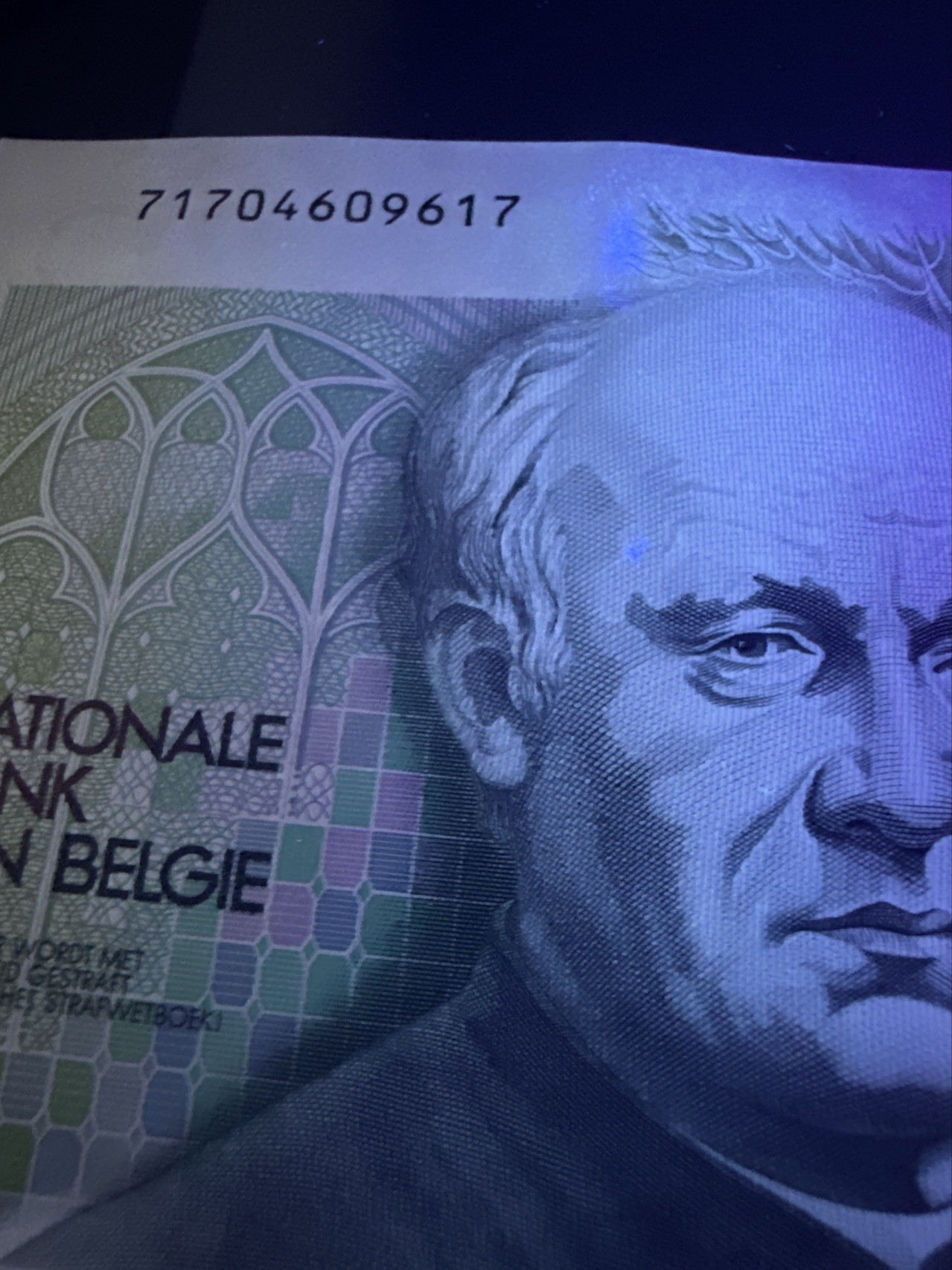 《外钞收藏家》第三百二十九期 比利时倒二版5000法郎 大蜻蜓 全新 荧光有点小瑕疵