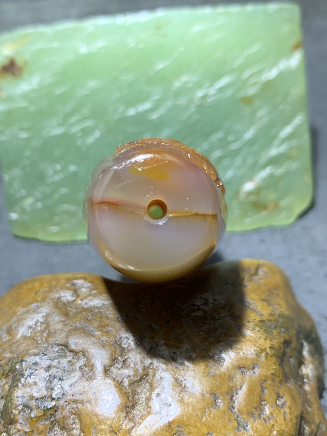 精美亚光高玉化巴西玛瑙手工俏色巧雕灵蛇大桶珠一个！