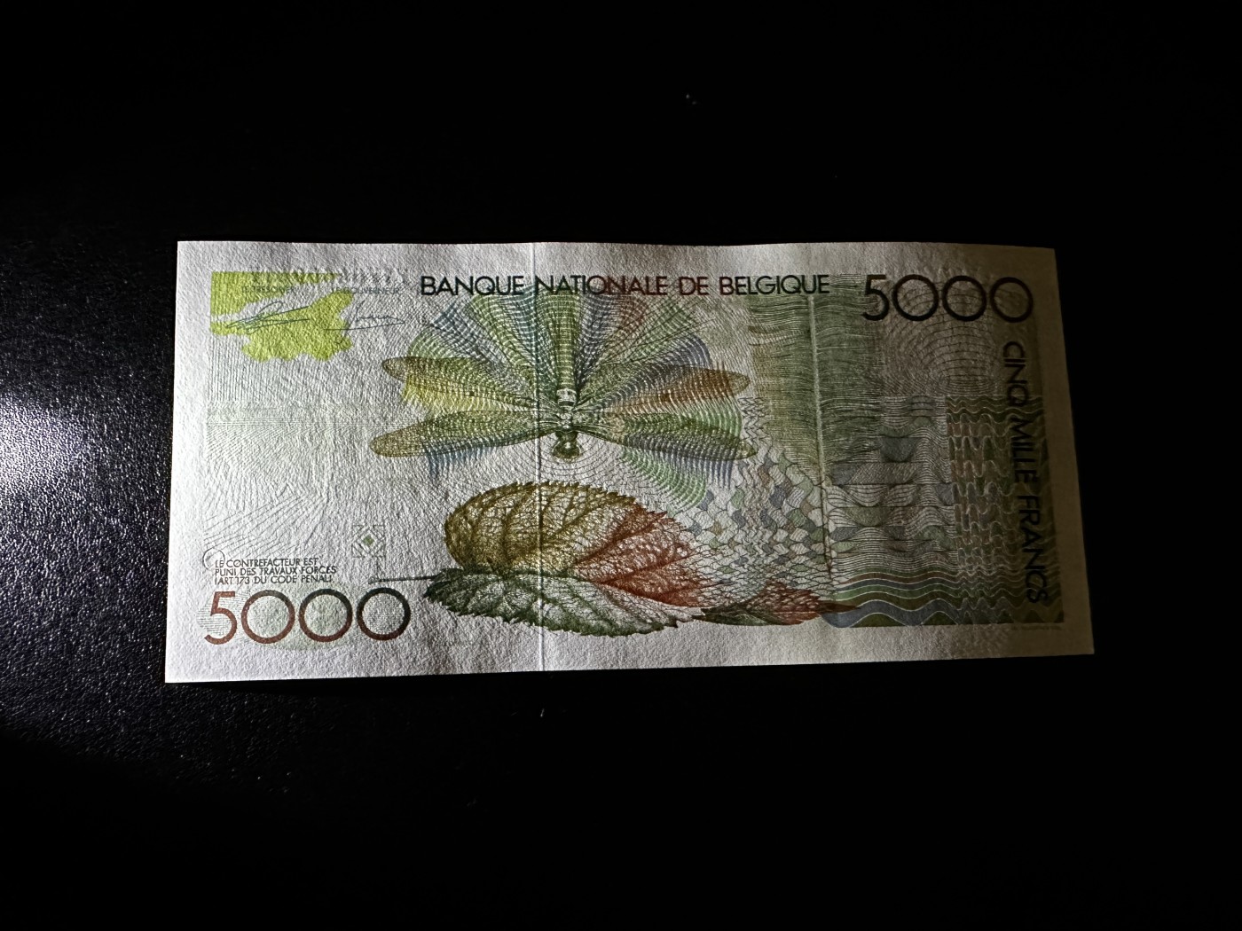 《外钞收藏家》第三百二十九期 比利时倒二版5000法郎 大蜻蜓 全新 荧光有点小瑕疵