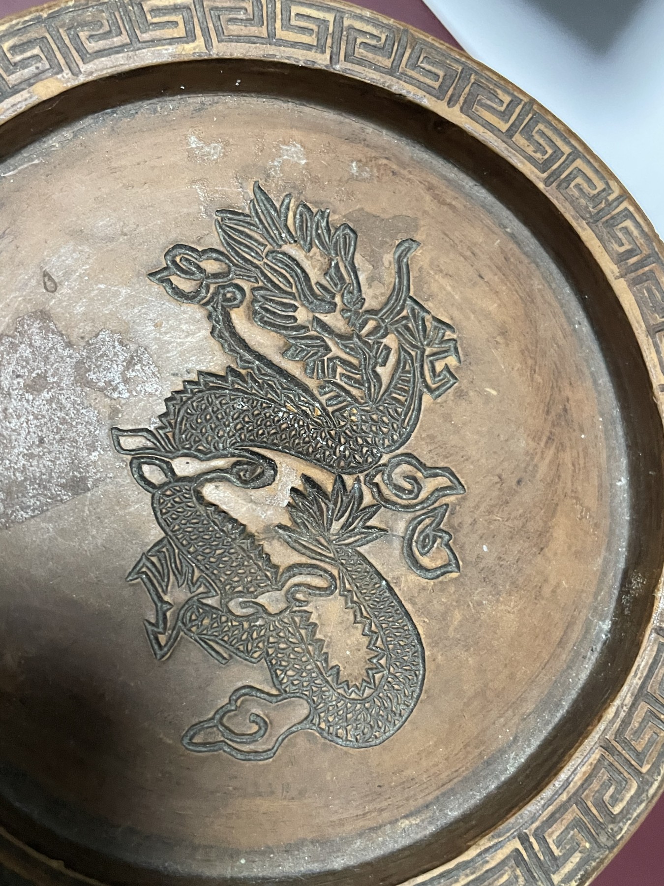第21场钱币纸币小人书、连环画、瓷器专场 李根荣制，高陵土烧制，二龙戏珠，密封度极好，无任何磕碰，非常难得，仅一件