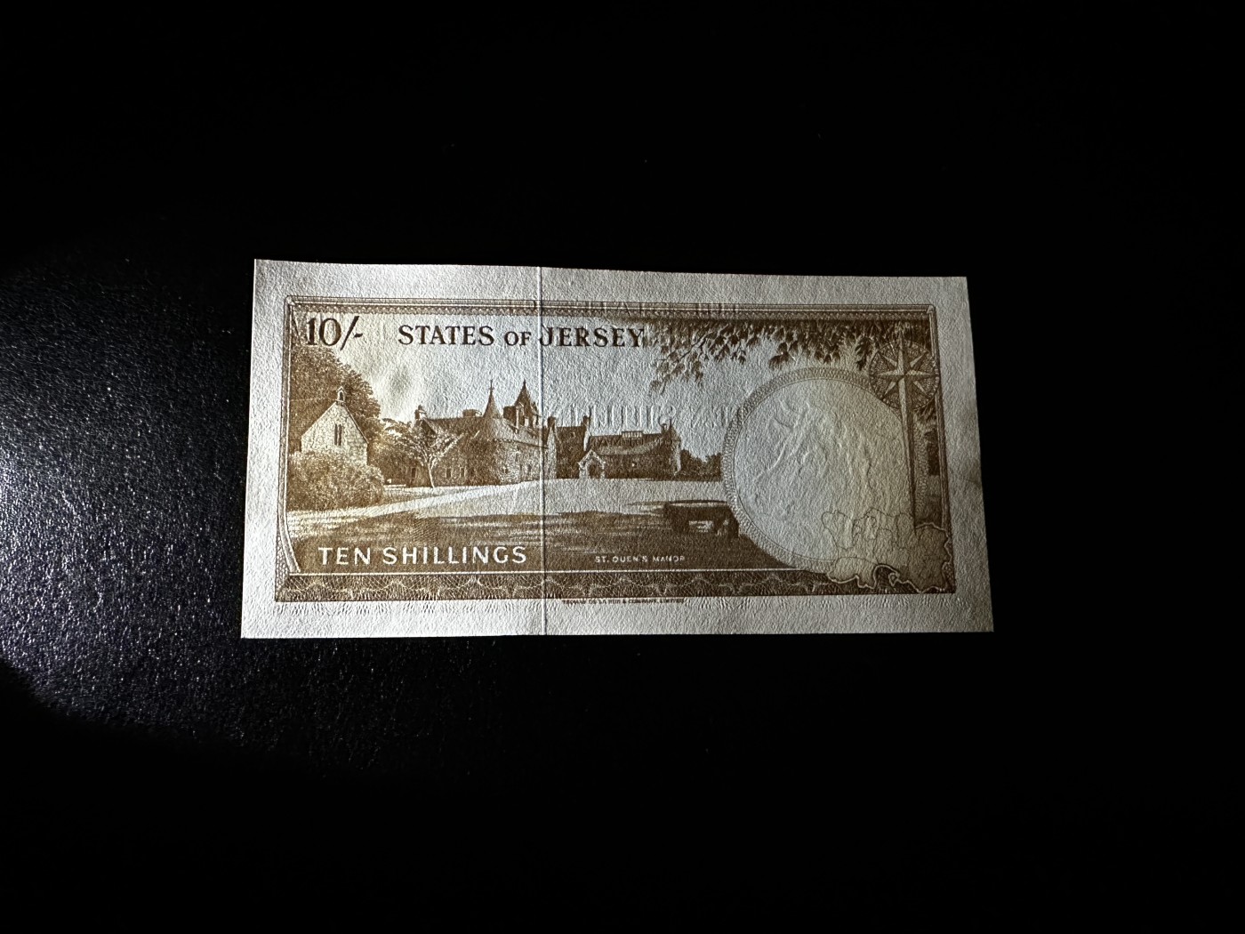 《外钞收藏家》第三百二十九期 泽西 年轻女王10先令 全新 轻微拖墨