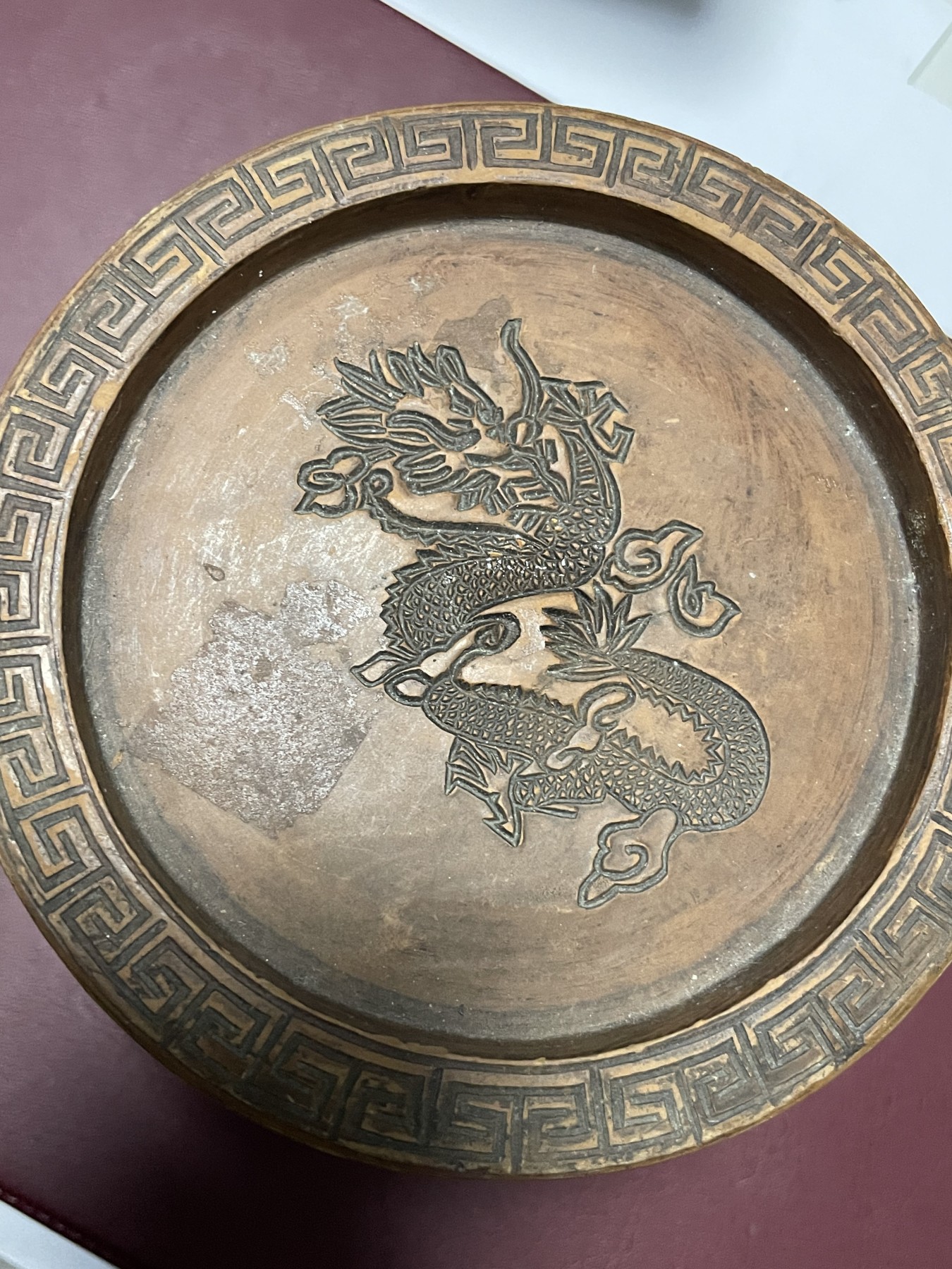 第21场钱币纸币小人书、连环画、瓷器专场 李根荣制，高陵土烧制，二龙戏珠，密封度极好，无任何磕碰，非常难得，仅一件