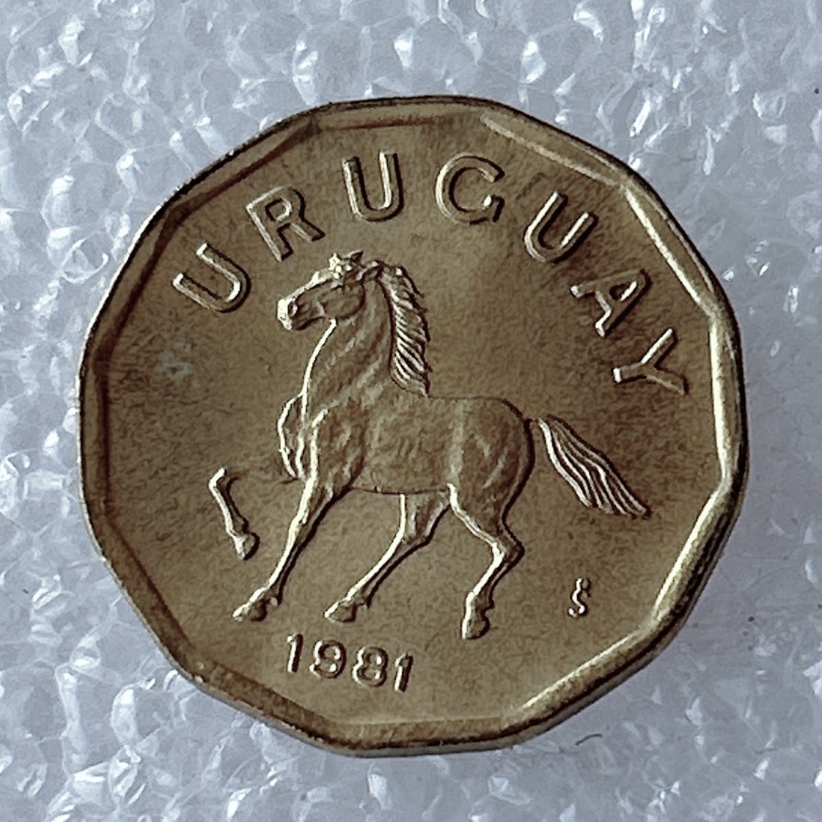 海外回流1元起拍小铺 各国钱币散币场 第5期 马 乌拉圭1981年10生丁黄铜币