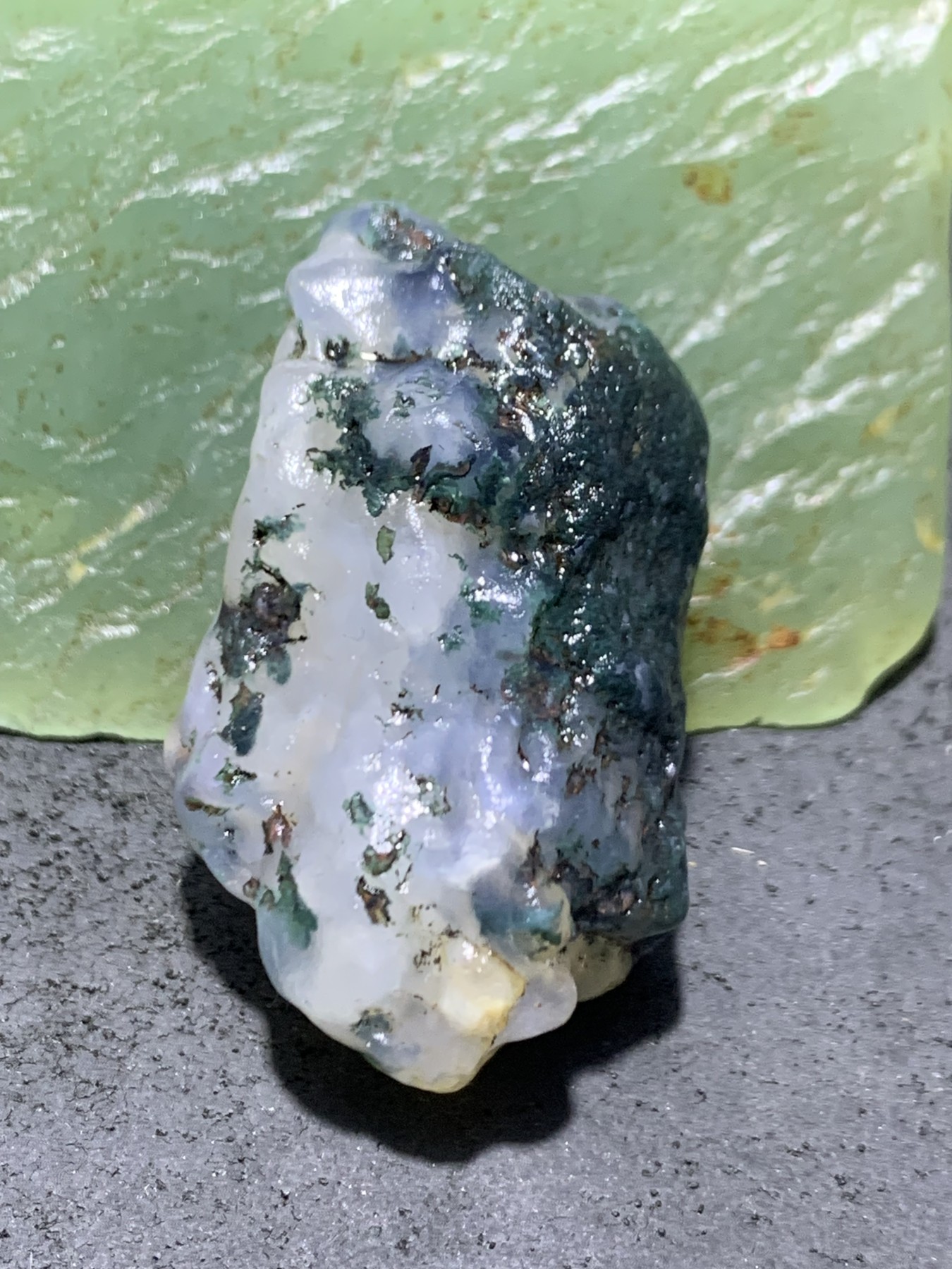 放福利！精美天然戈壁绿草花玛瑙原石吊坠一颗，