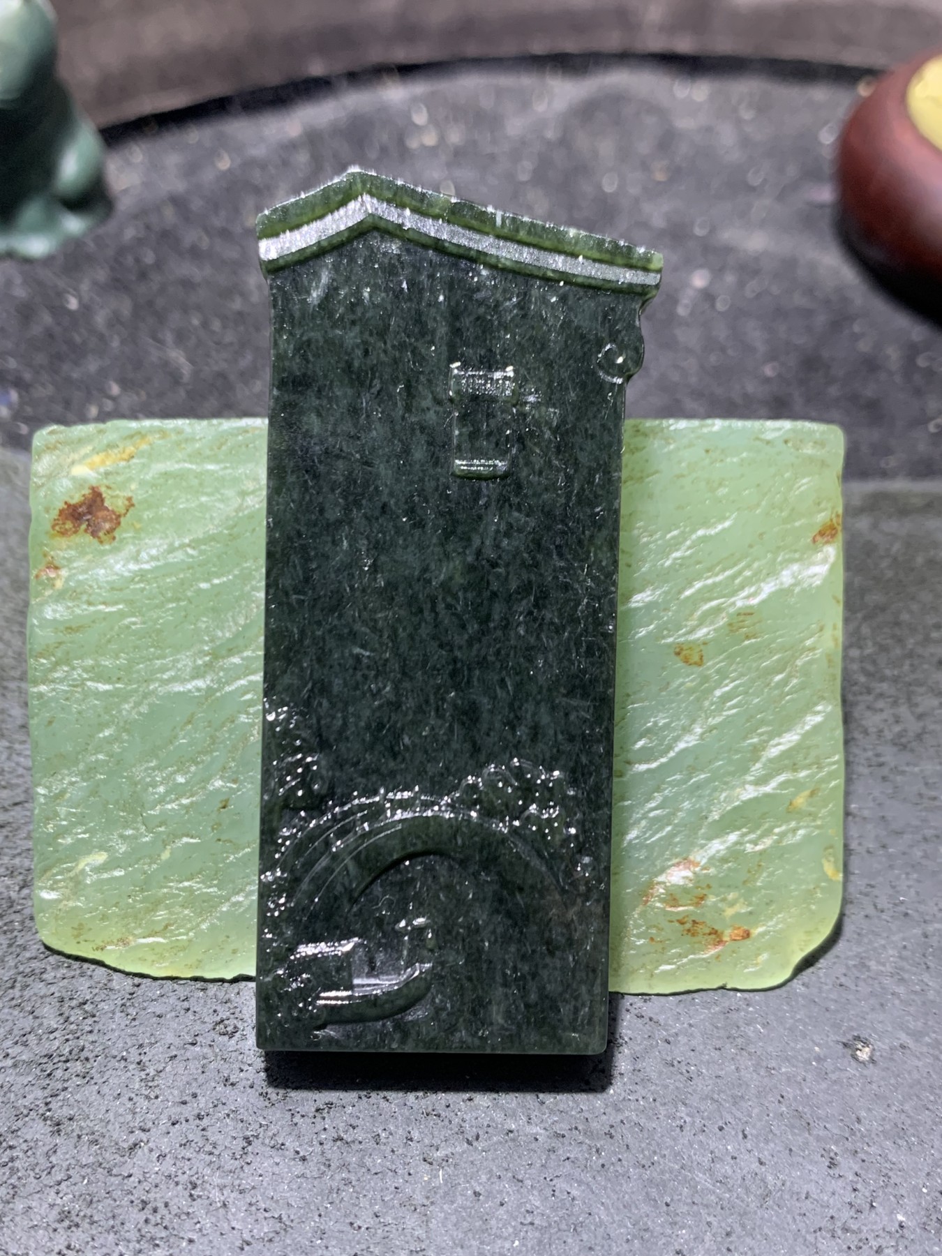 精美天然新疆和田青玉雕刻小桥流水砖瓦房意境牌子一块