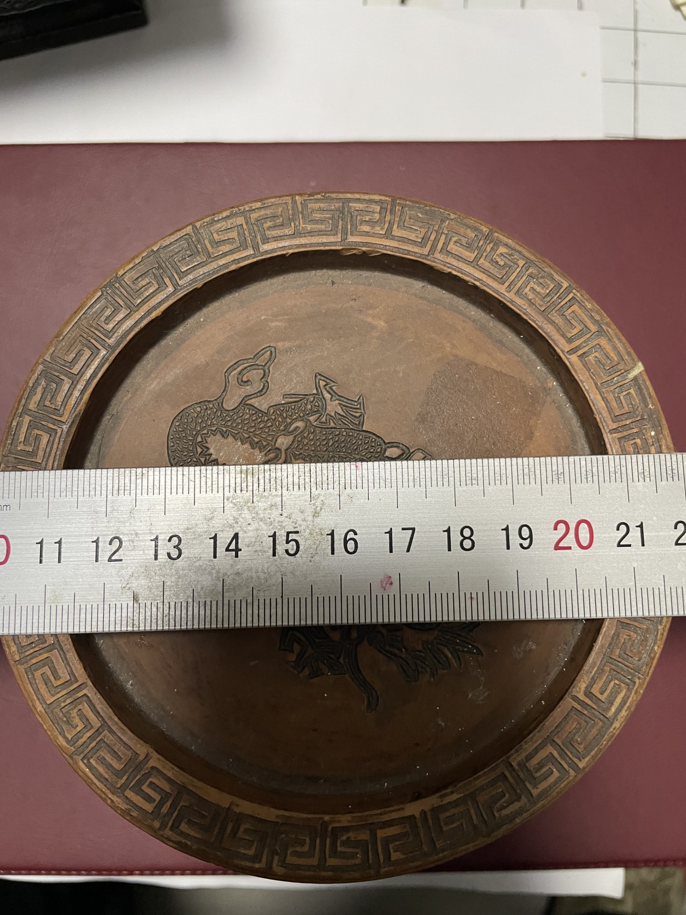 第21场钱币纸币小人书、连环画、瓷器专场 李根荣制，高陵土烧制，二龙戏珠，密封度极好，无任何磕碰，非常难得，仅一件