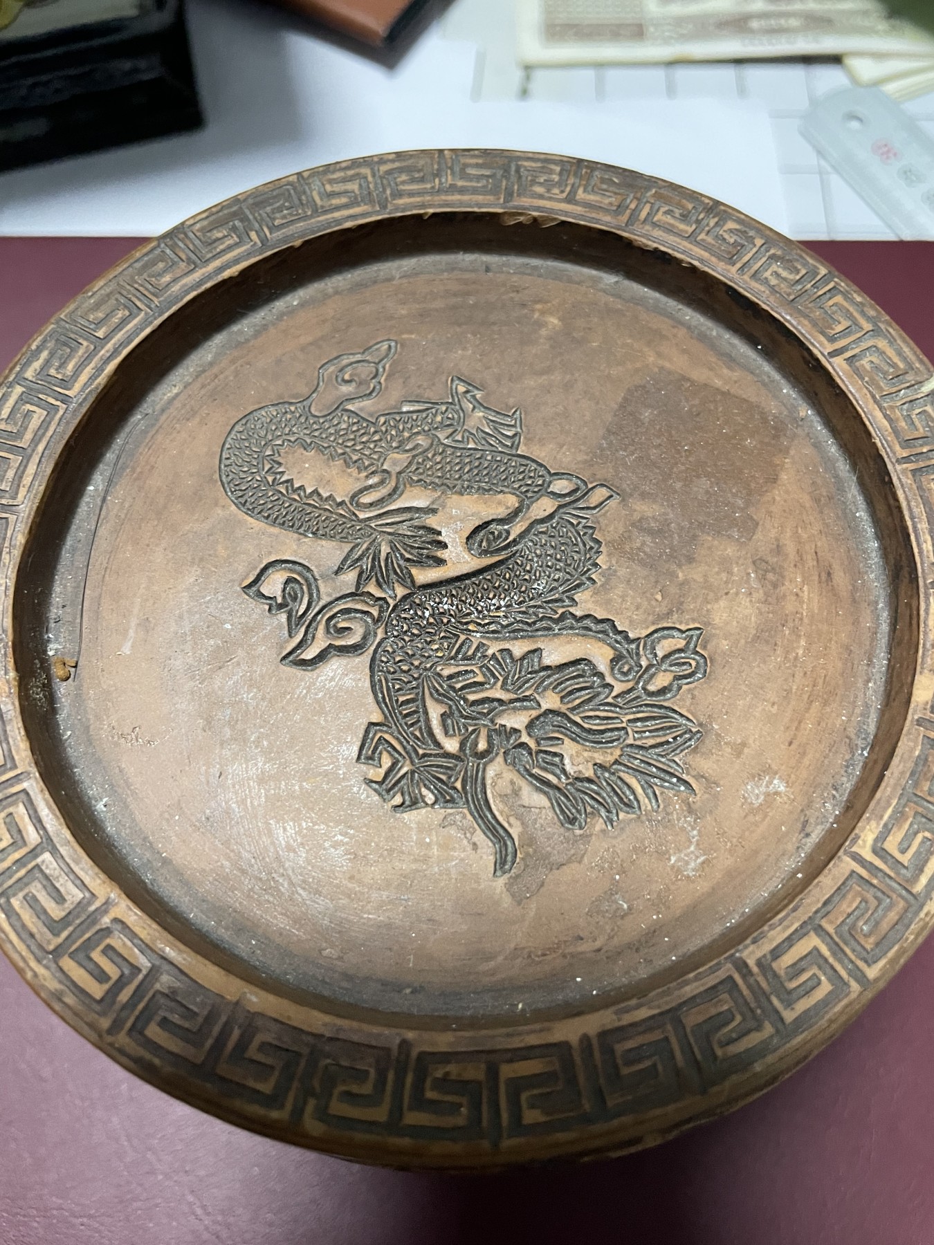 第21场钱币纸币小人书、连环画、瓷器专场 李根荣制，高陵土烧制，二龙戏珠，密封度极好，无任何磕碰，非常难得，仅一件