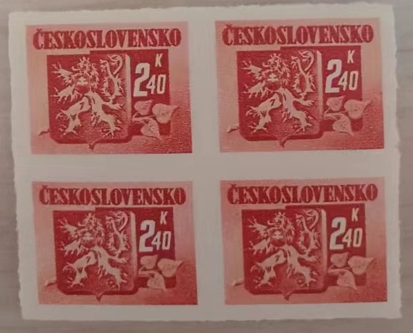有故事的邮票 —— 捷克斯洛伐克共和国，1945年国徽（盾形纹章）无齿邮票，四方联9全，新   （店内编号22）