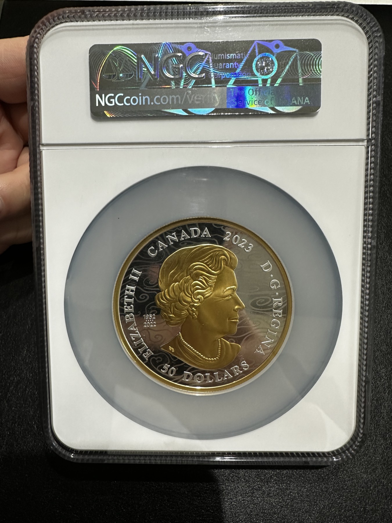 《外钞收藏家》第三百二十九期 2023年加拿大发行 天龙50加元 局部镀金精致纪念银币 NGC69分 带原装盒子、证书