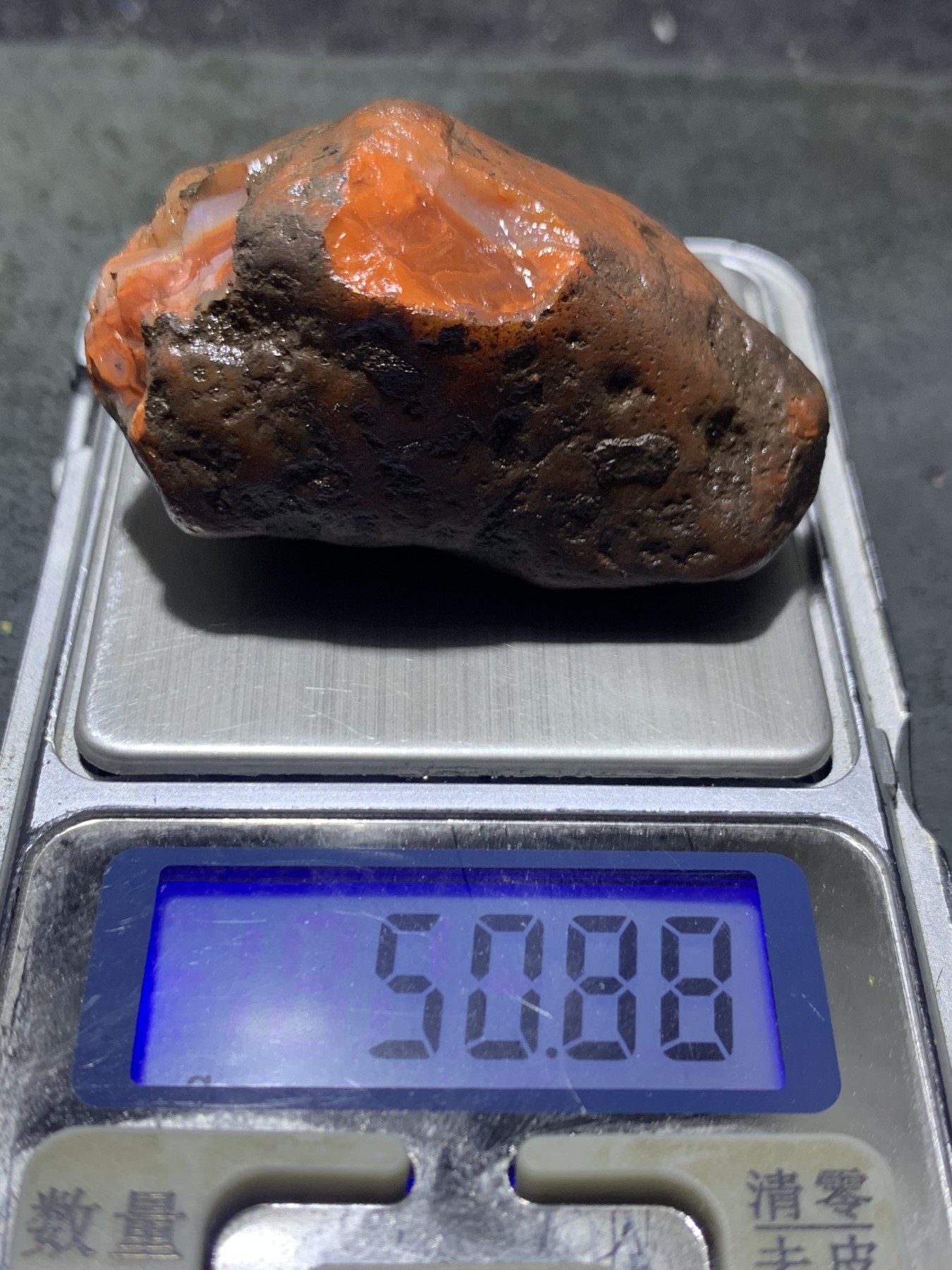 精美开窗铁皮南红玛瑙原石一颗