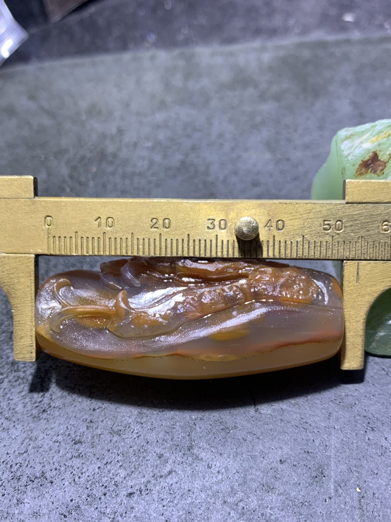 精美亚光高玉化巴西玛瑙手工俏色巧雕灵蛇大桶珠一个！