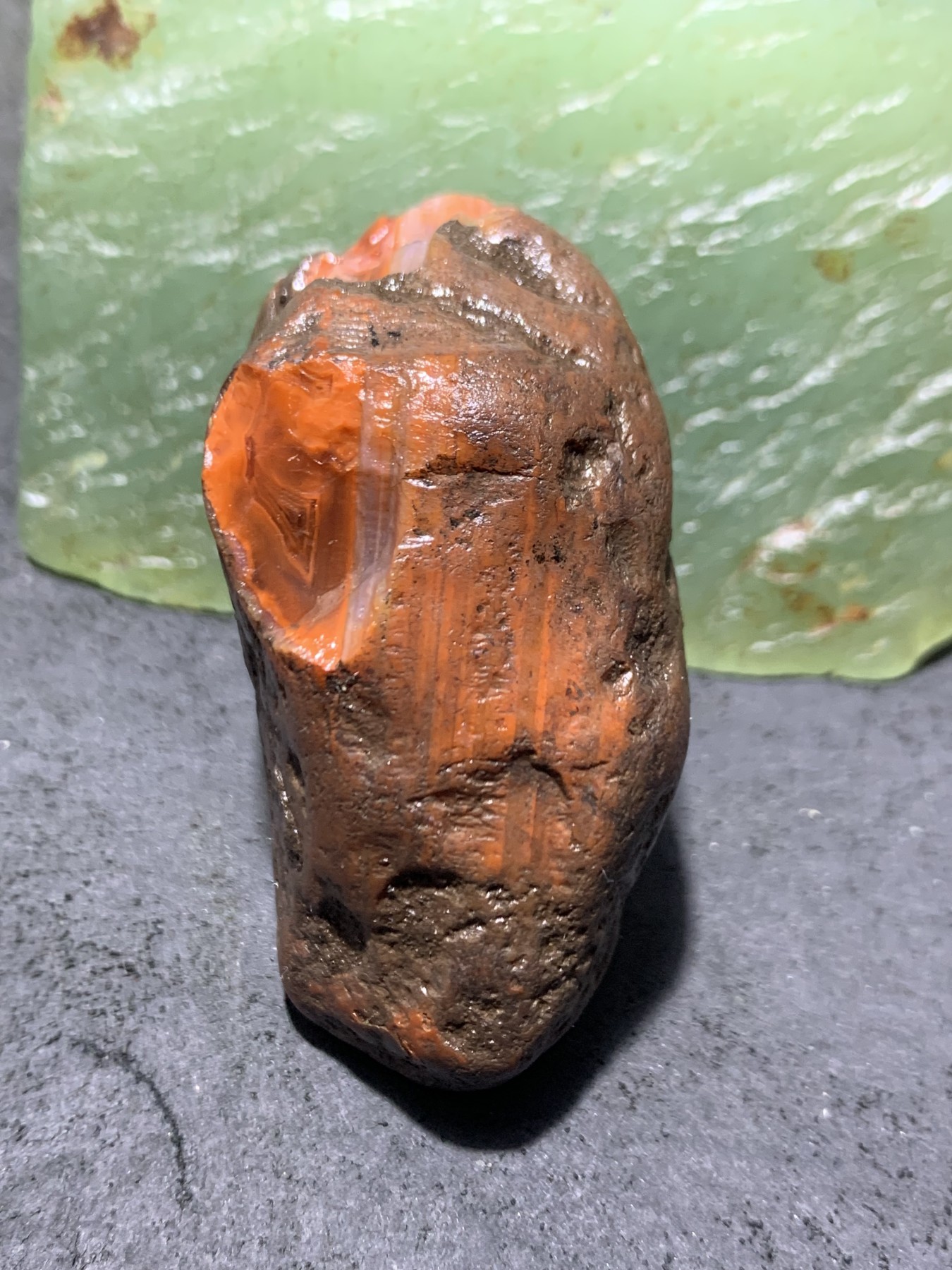 精美开窗铁皮南红玛瑙原石一颗