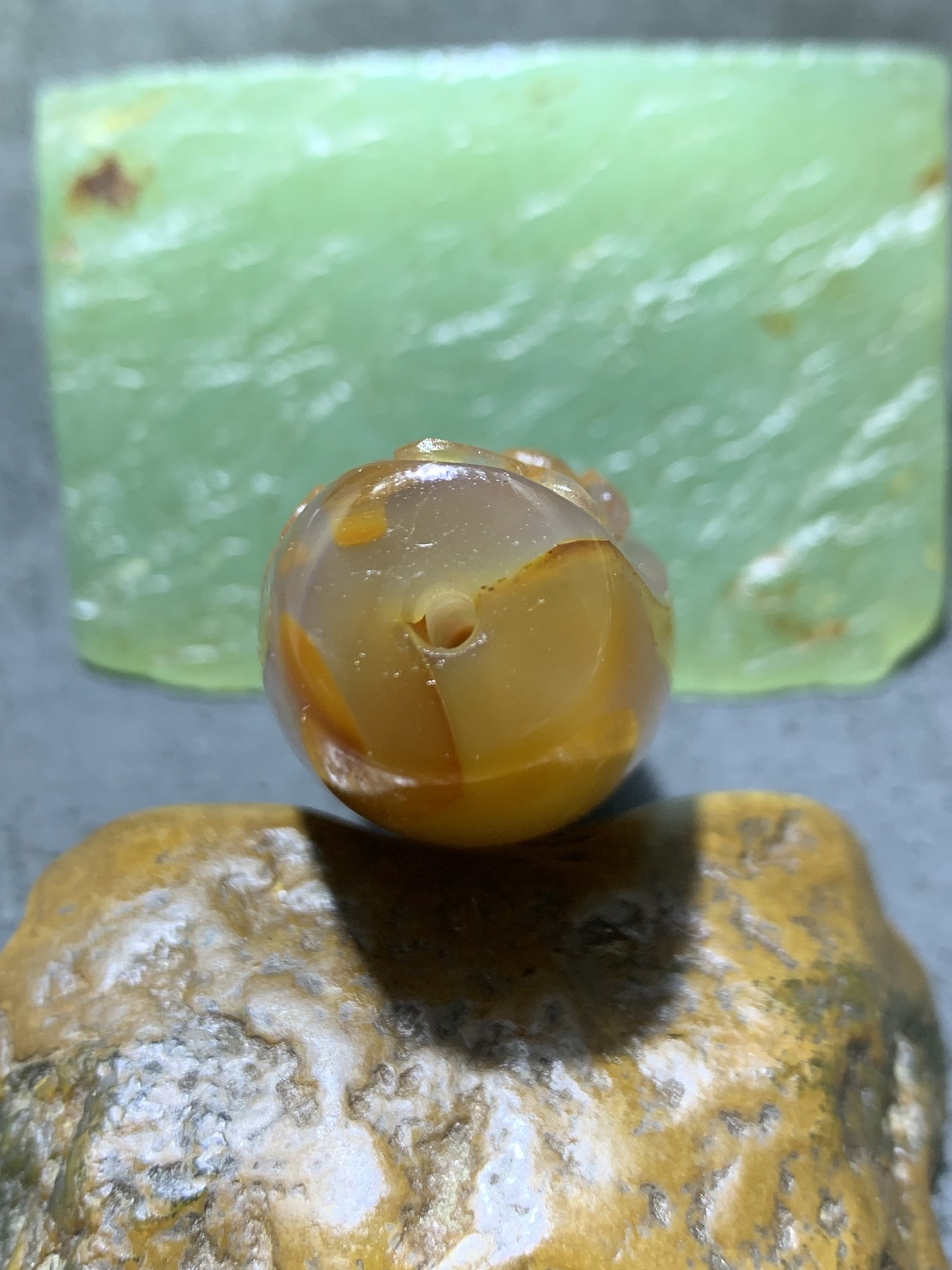 精美亚光高玉化巴西玛瑙手工俏色巧雕灵蛇大桶珠一个！