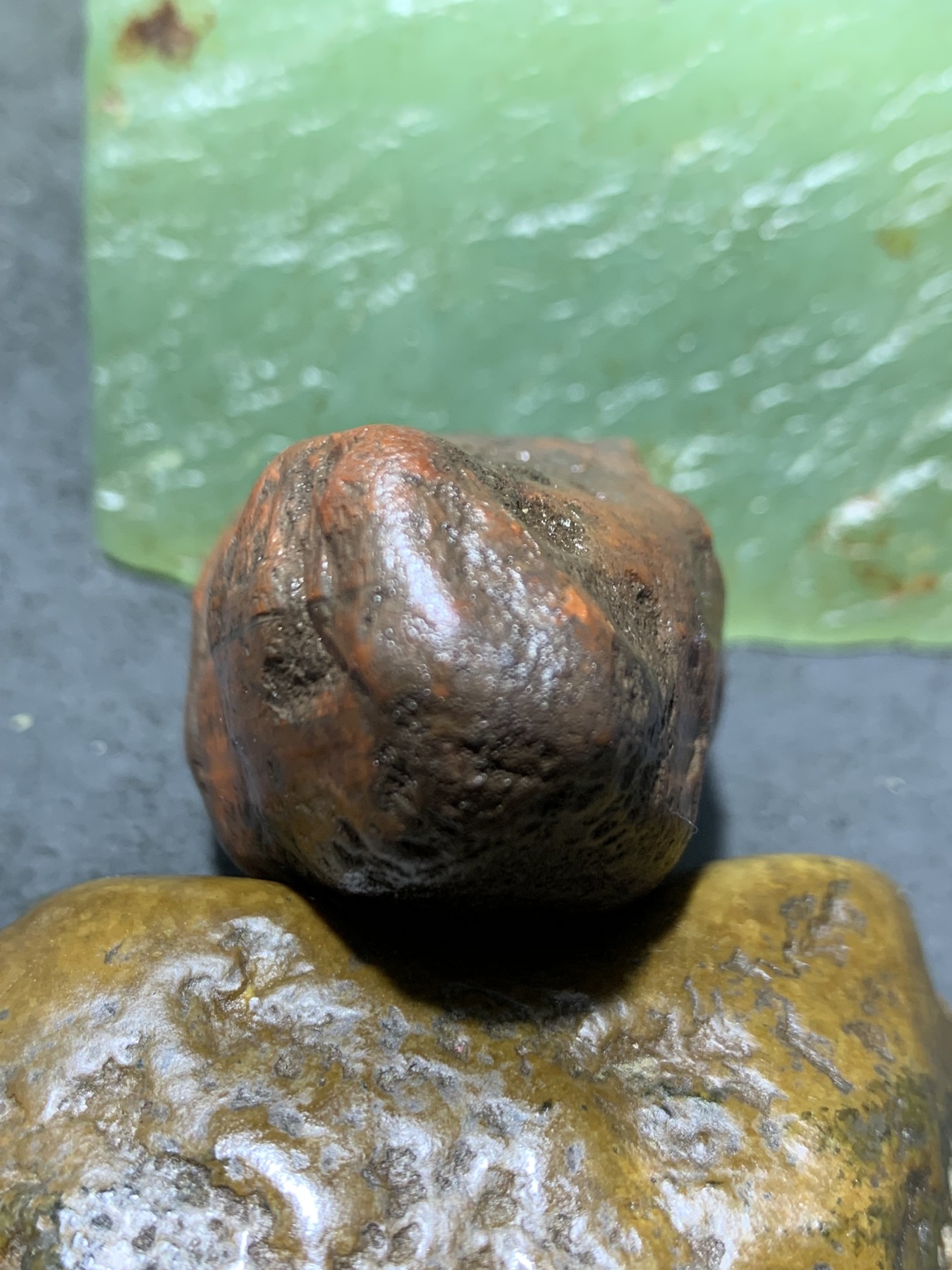 精美开窗铁皮南红玛瑙原石一颗