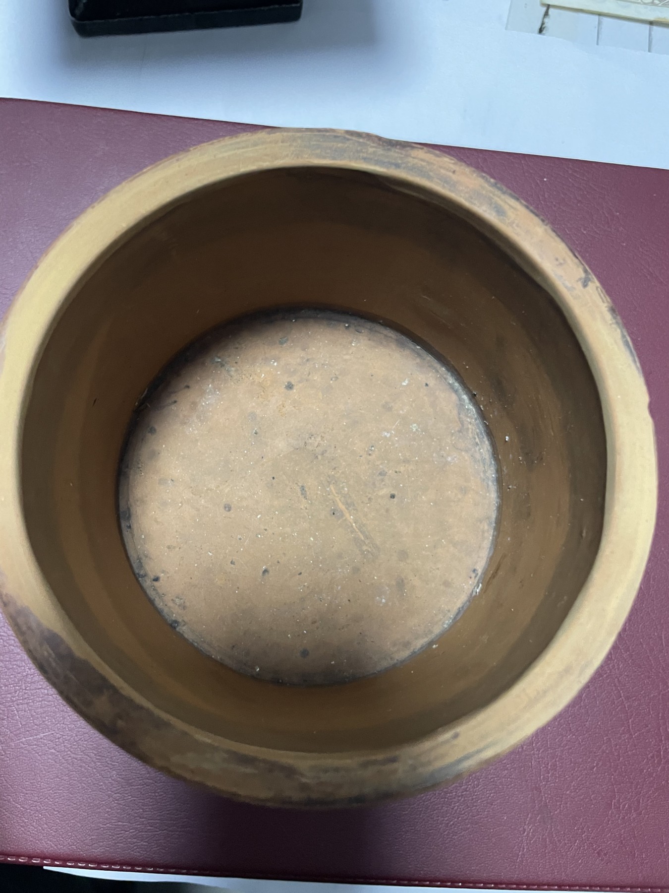 第21场钱币纸币小人书、连环画、瓷器专场 李根荣制，高陵土烧制，二龙戏珠，密封度极好，无任何磕碰，非常难得，仅一件