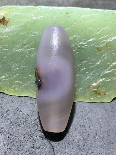 精美亚光高玉化巴西玛瑙手工俏色巧雕如意大桶珠一个 精美亚光高玉化巴西玛瑙手工俏色巧雕如意大桶珠一个