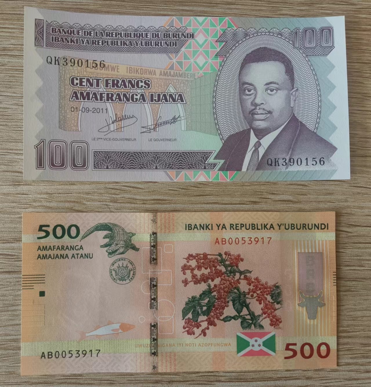 旧藏出货第一期 布隆迪不同版本100，500法郎，品相如图。