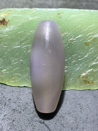 精美亚光高玉化巴西玛瑙手工俏色巧雕如意大桶珠一个 精美亚光高玉化巴西玛瑙手工俏色巧雕如意大桶珠一个